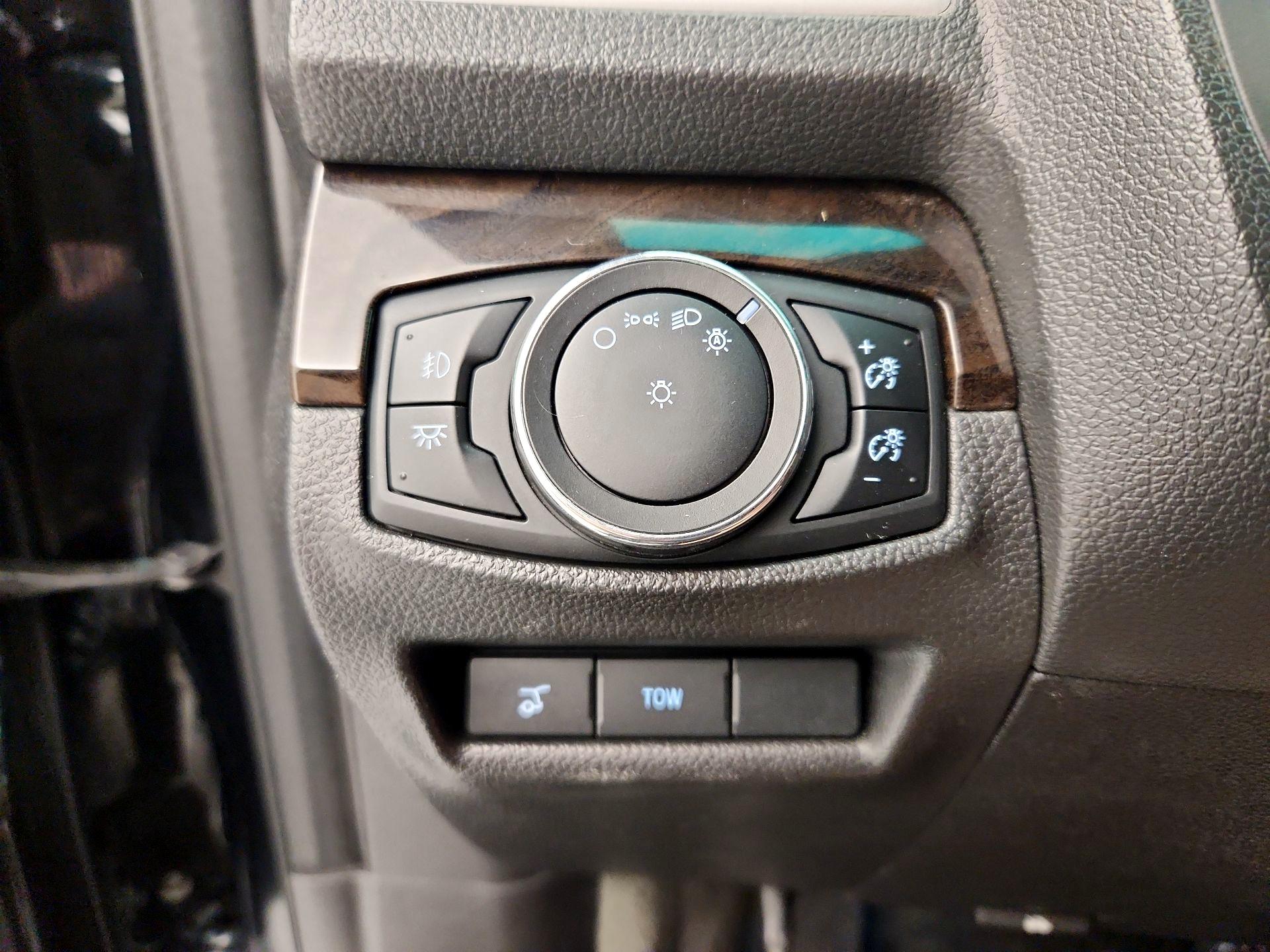 Thumbnail: 2015 Ford Explorer - 13