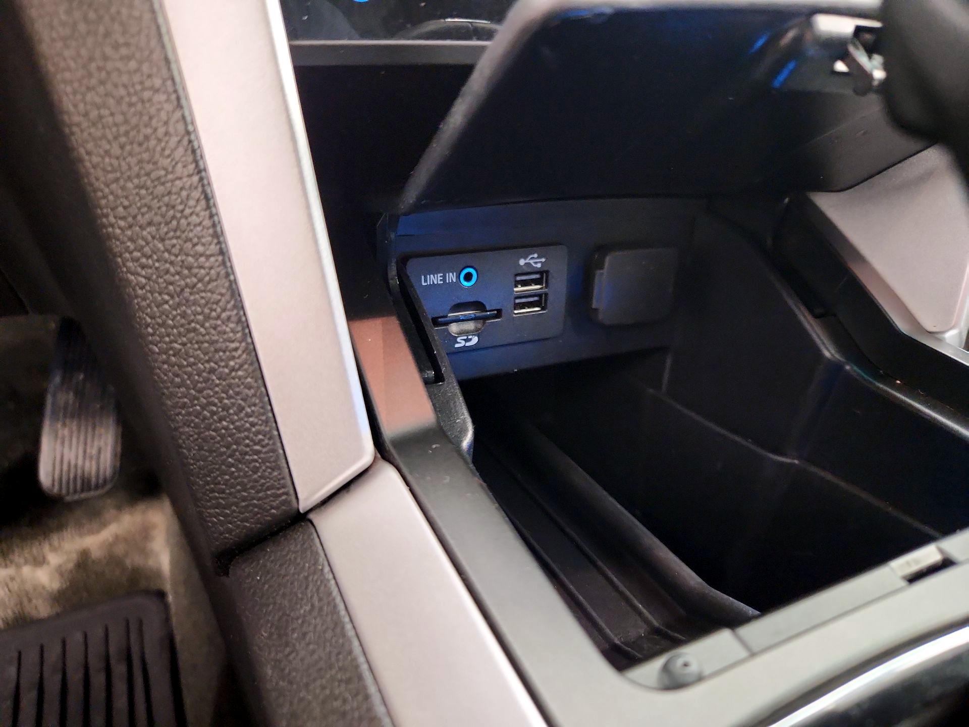 Thumbnail: 2015 Ford Explorer - 19