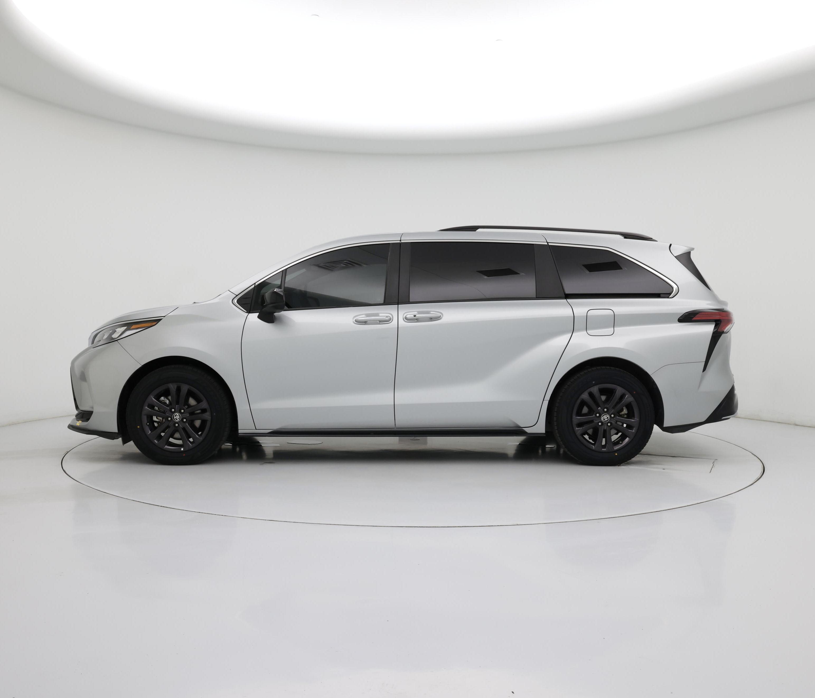Thumbnail: 2024 Toyota Sienna - 3