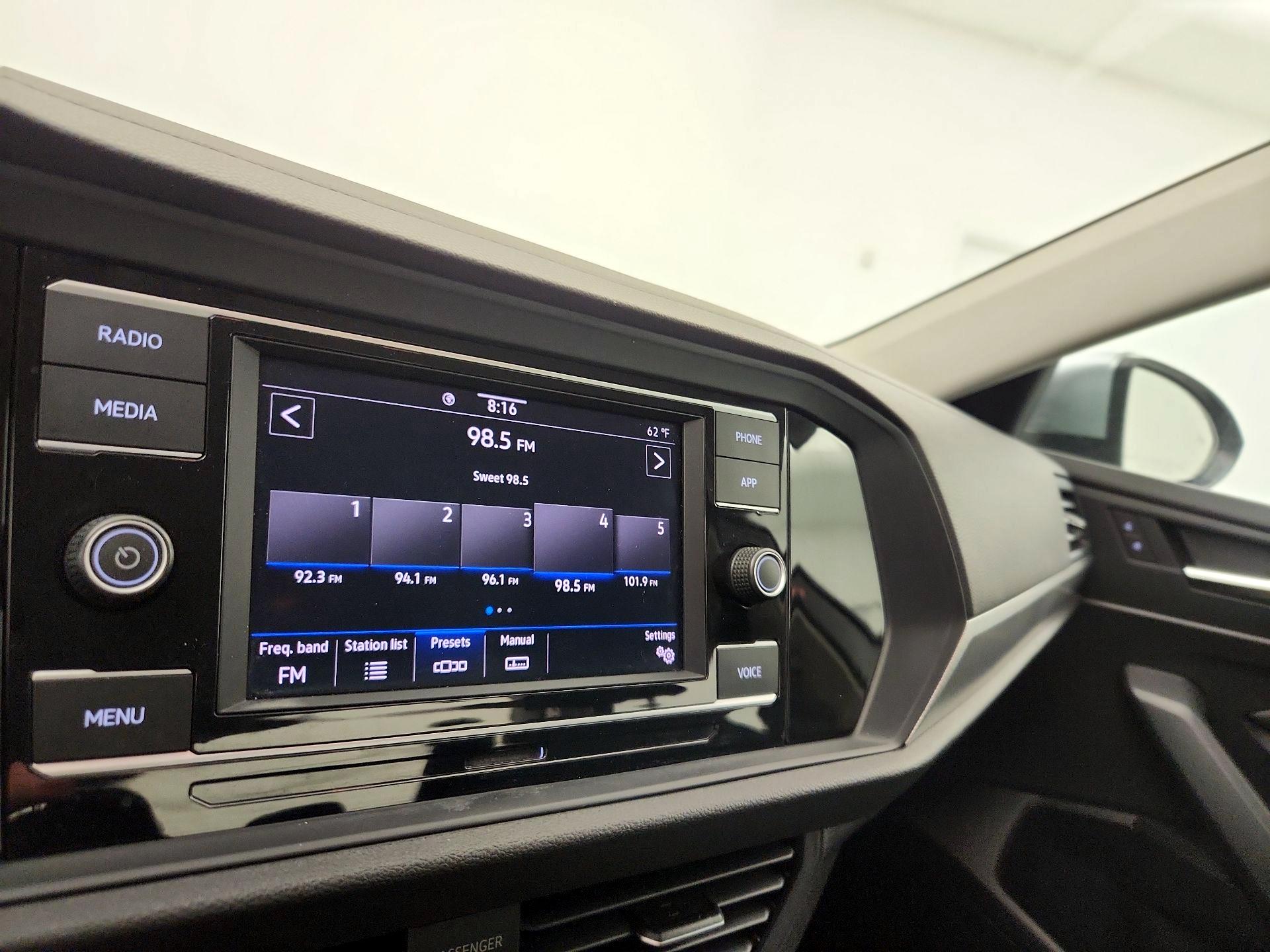 Thumbnail: 2021 Volkswagen Jetta - 15