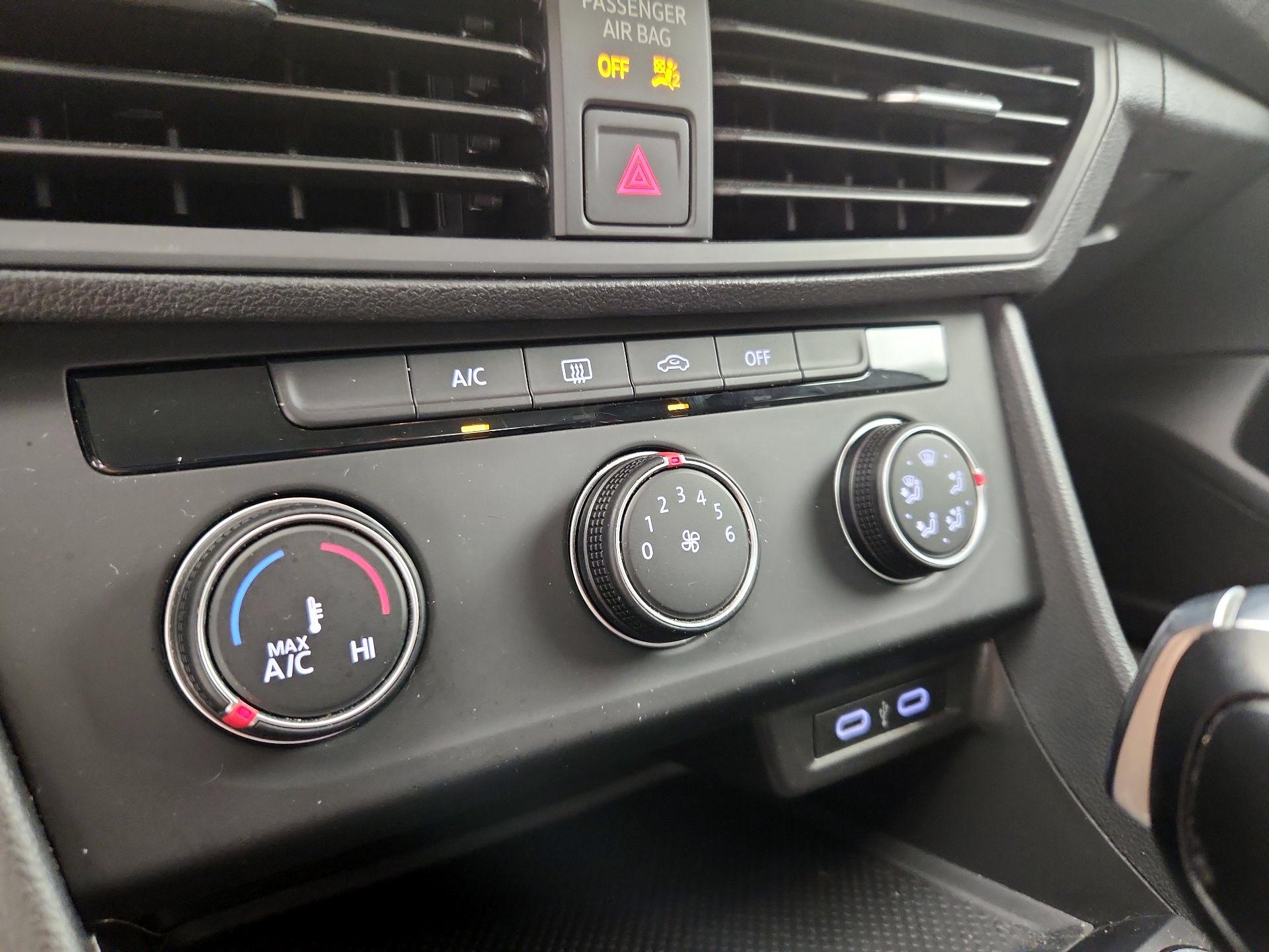Thumbnail: 2021 Volkswagen Jetta - 16