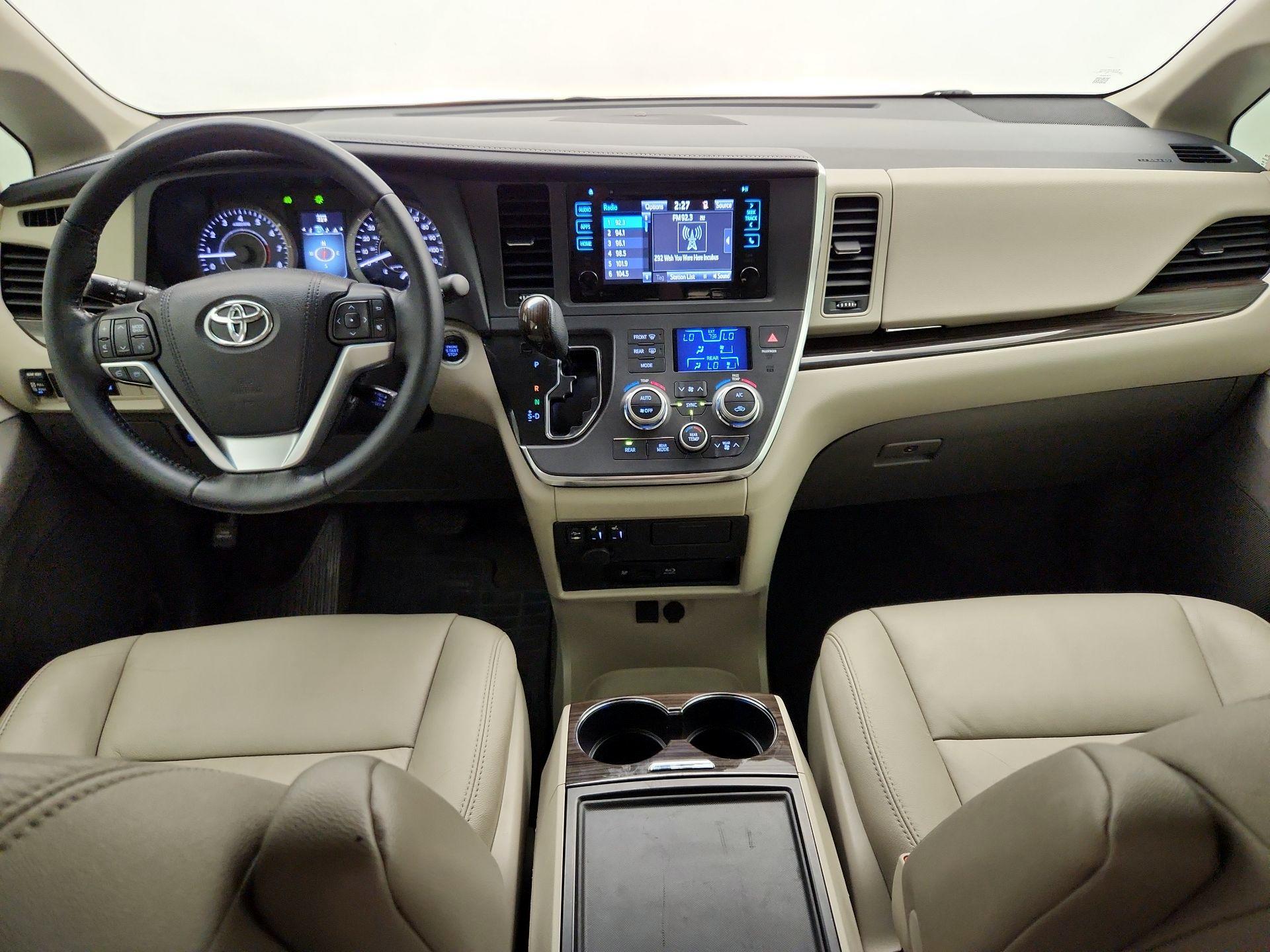 Thumbnail: 2015 Toyota Sienna - 9