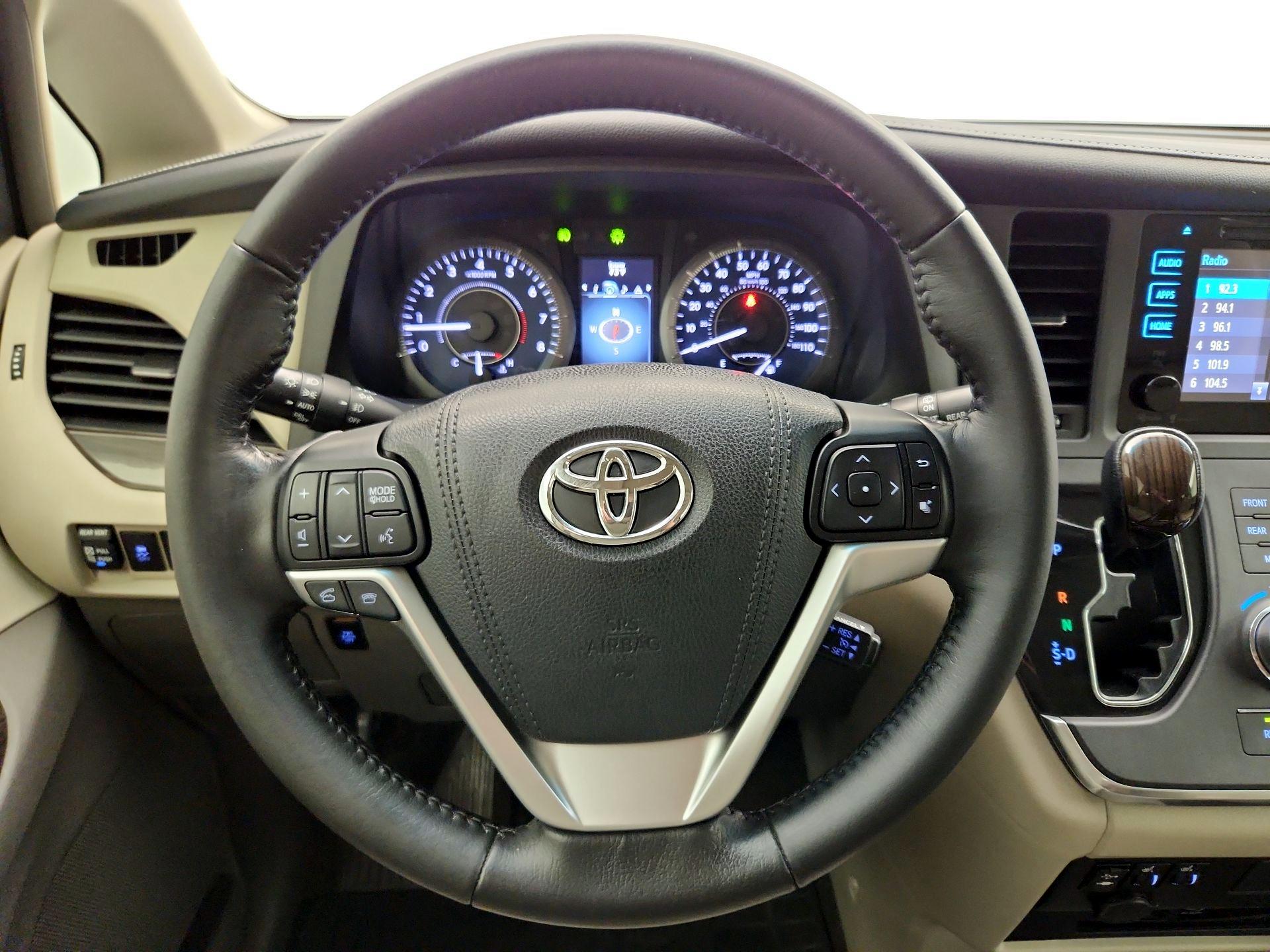 Thumbnail: 2015 Toyota Sienna - 10