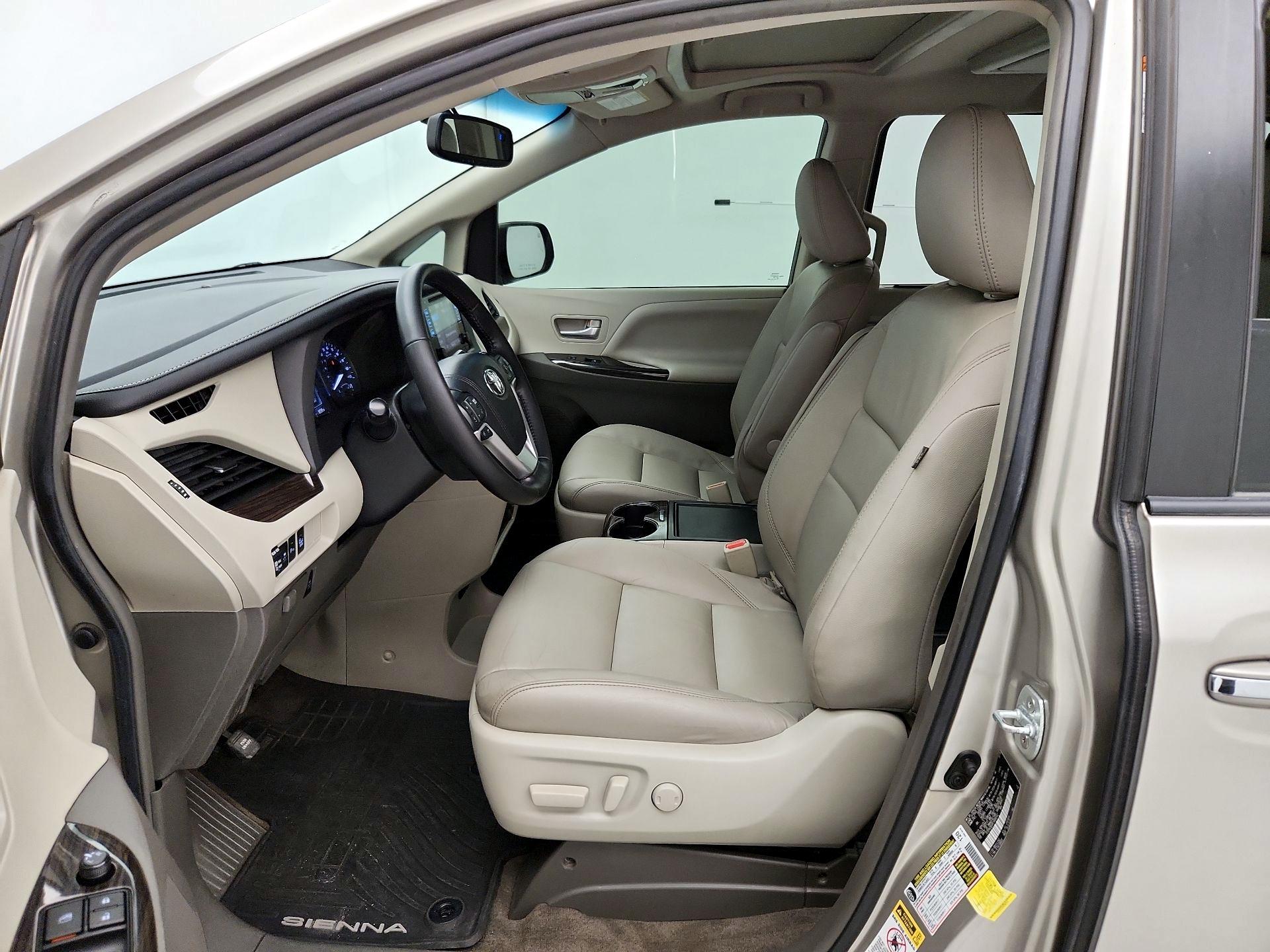 Thumbnail: 2015 Toyota Sienna - 11