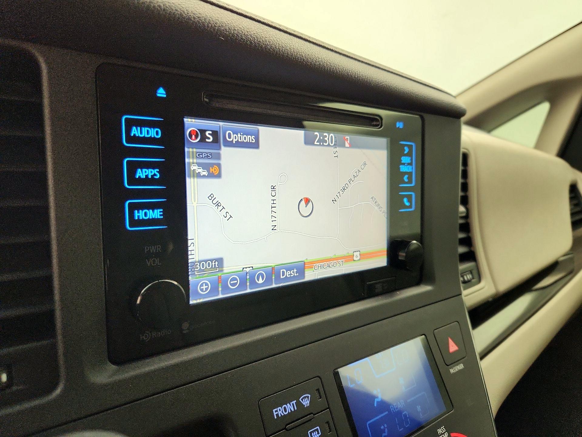 Thumbnail: 2015 Toyota Sienna - 14