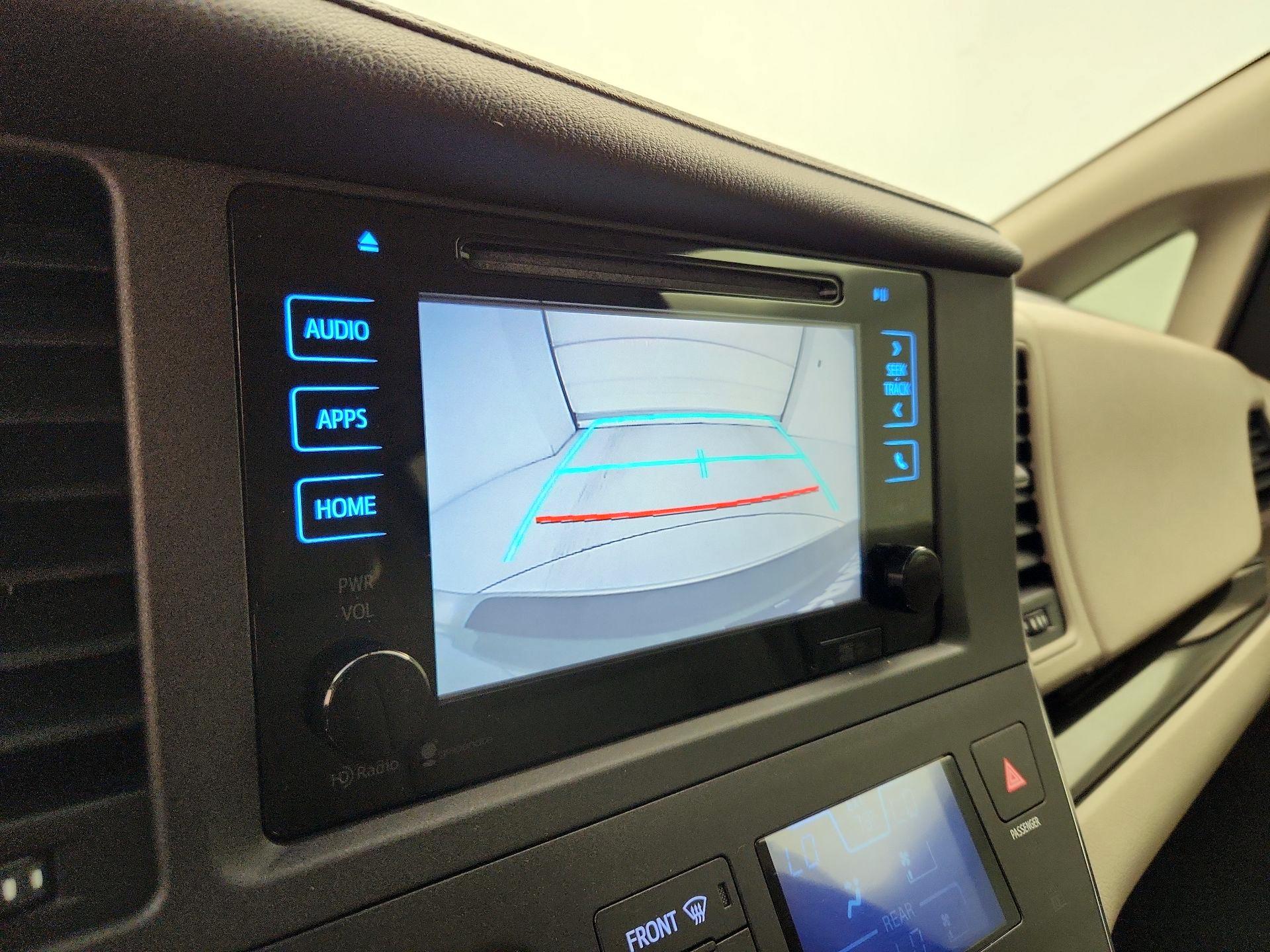 Thumbnail: 2015 Toyota Sienna - 15