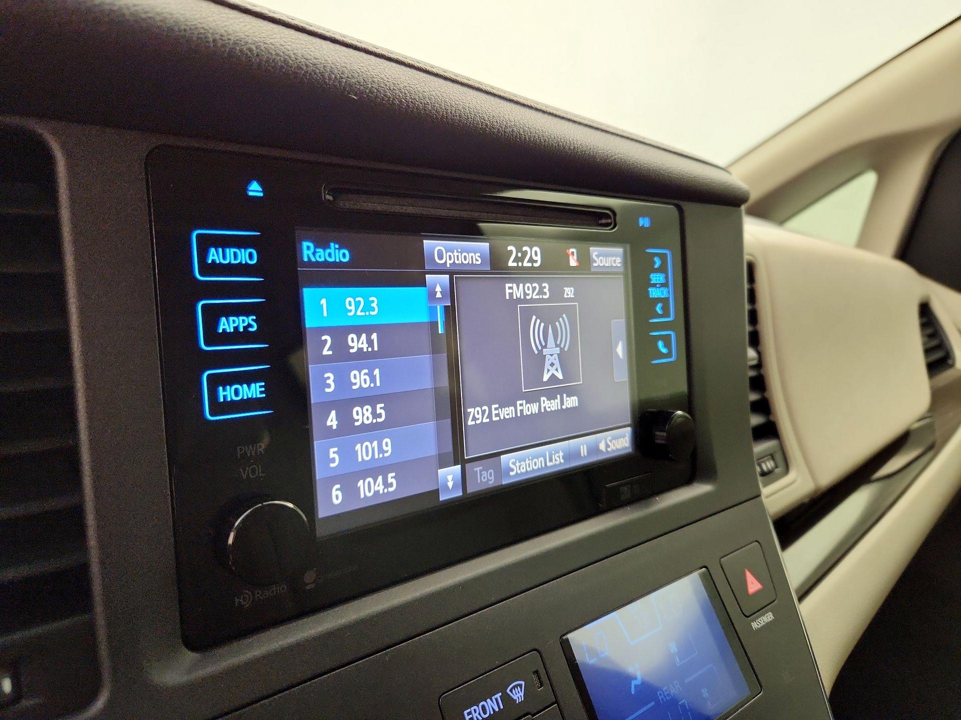 Thumbnail: 2015 Toyota Sienna - 16