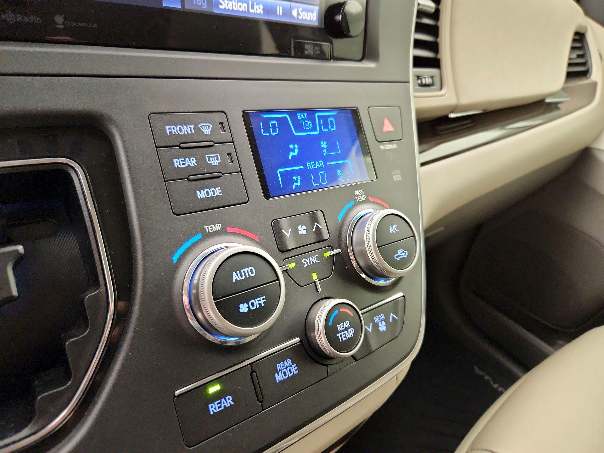 Thumbnail: 2015 Toyota Sienna - 17