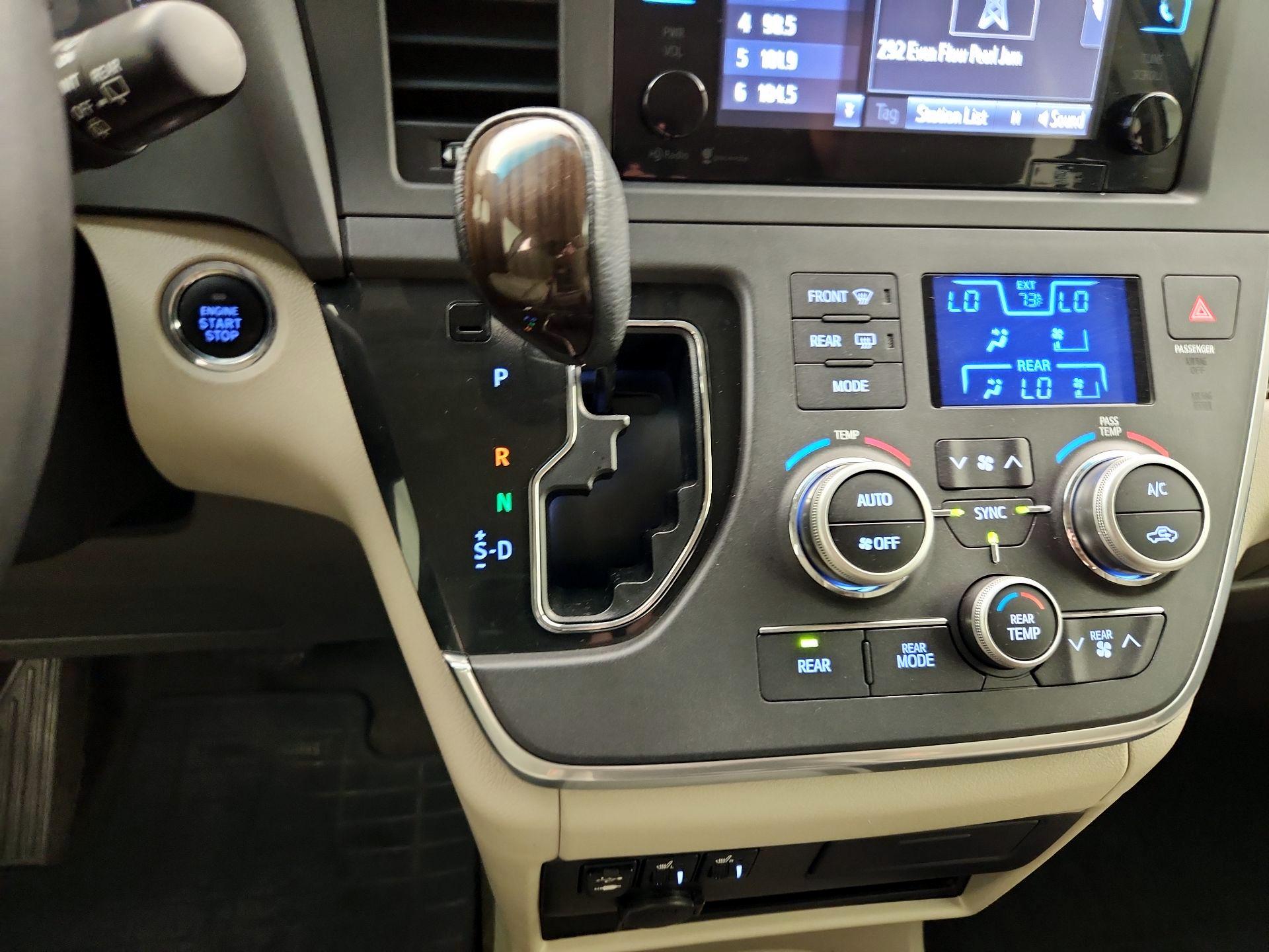 Thumbnail: 2015 Toyota Sienna - 18