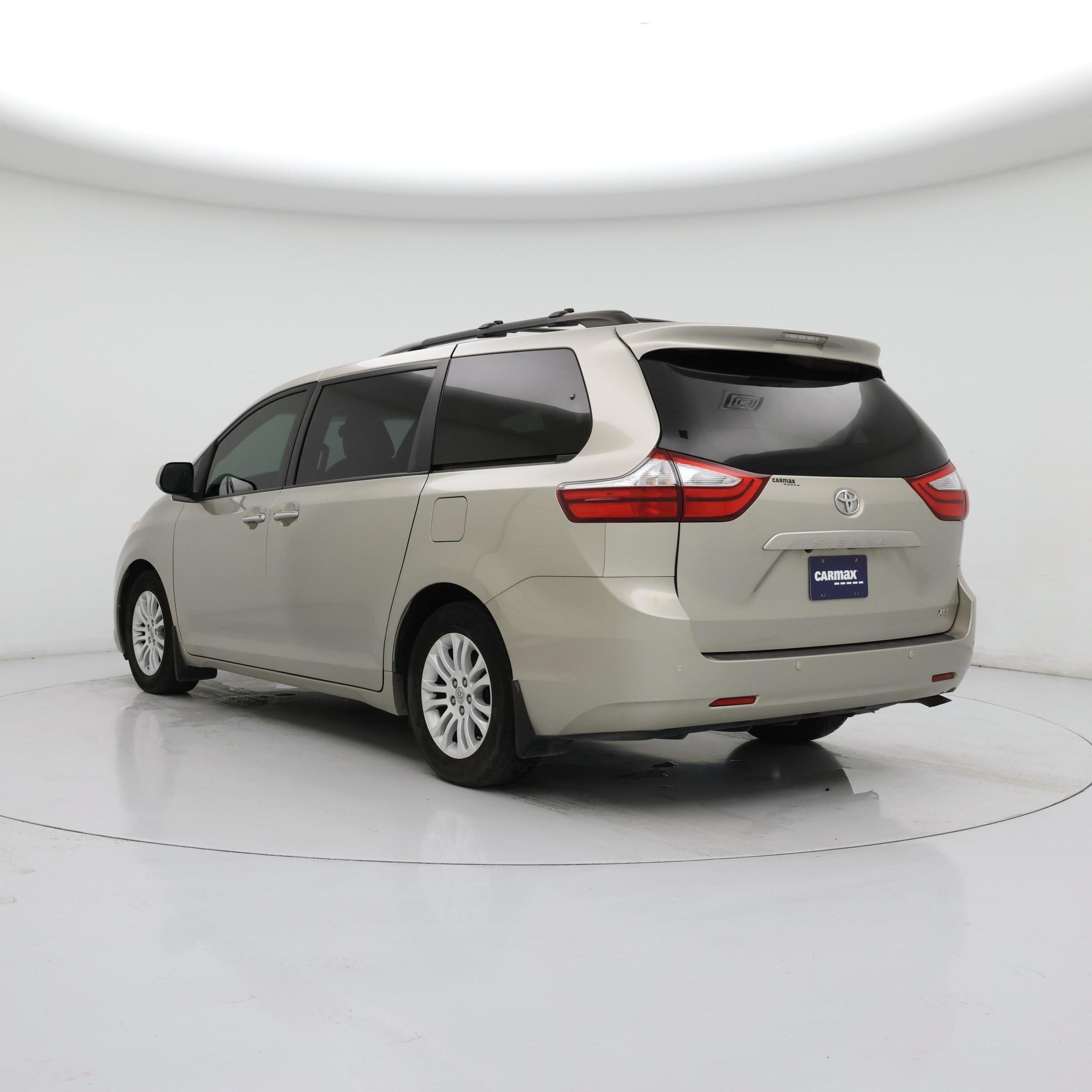 Thumbnail: 2015 Toyota Sienna - 2