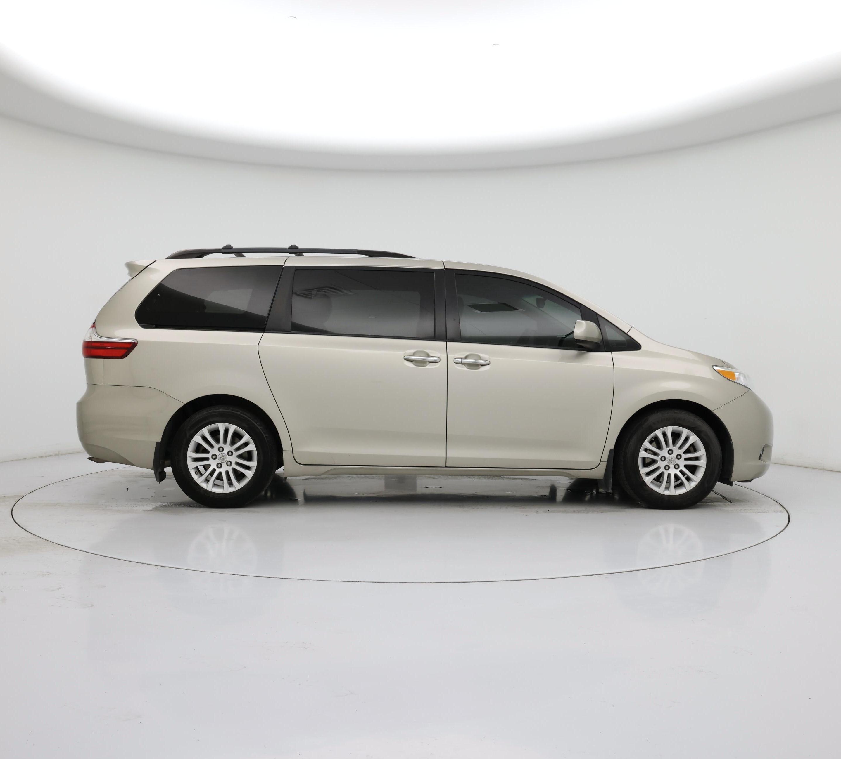 Thumbnail: 2015 Toyota Sienna - 7