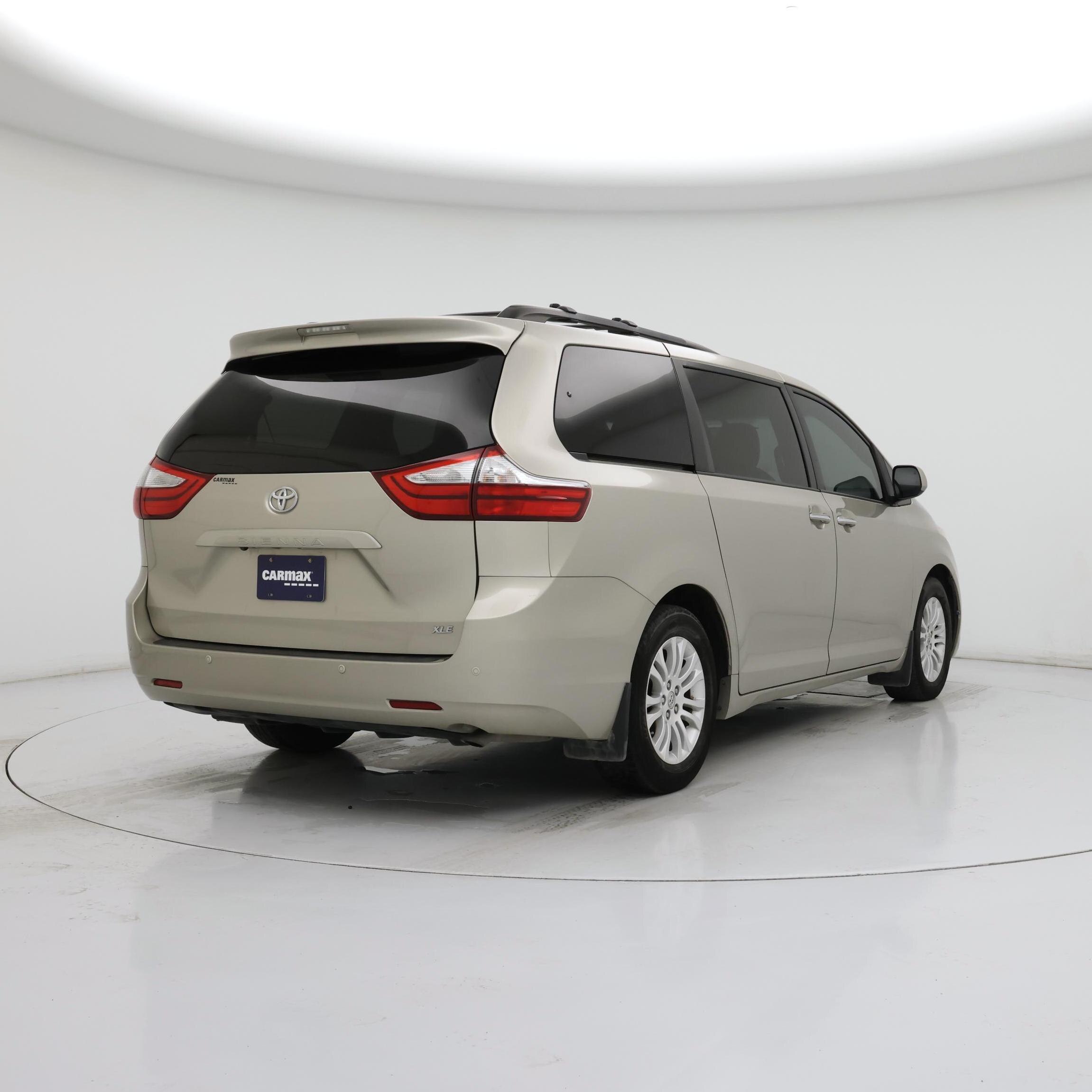 Thumbnail: 2015 Toyota Sienna - 8