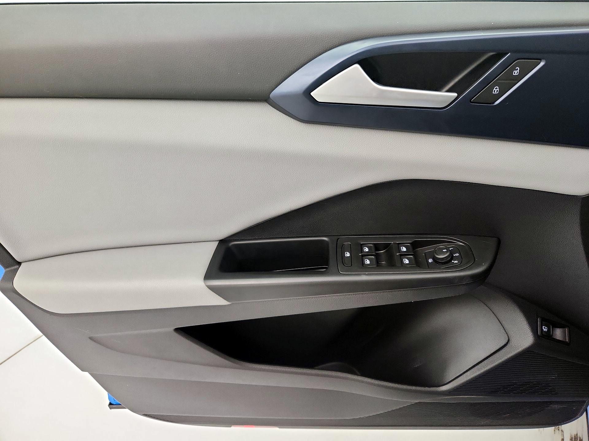 Thumbnail: 2022 Volkswagen Taos - 12