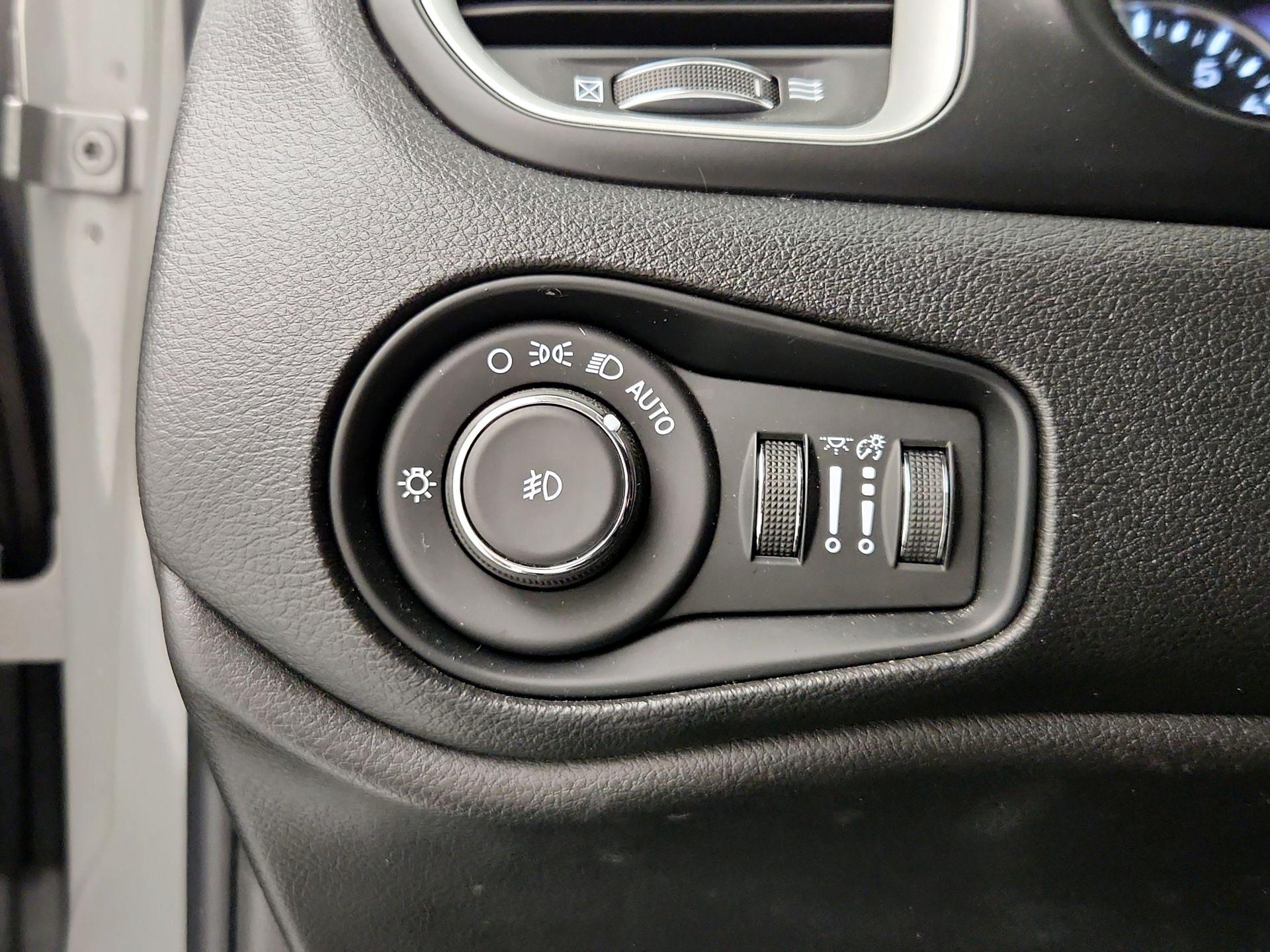Thumbnail: 2021 Jeep Renegade - 13