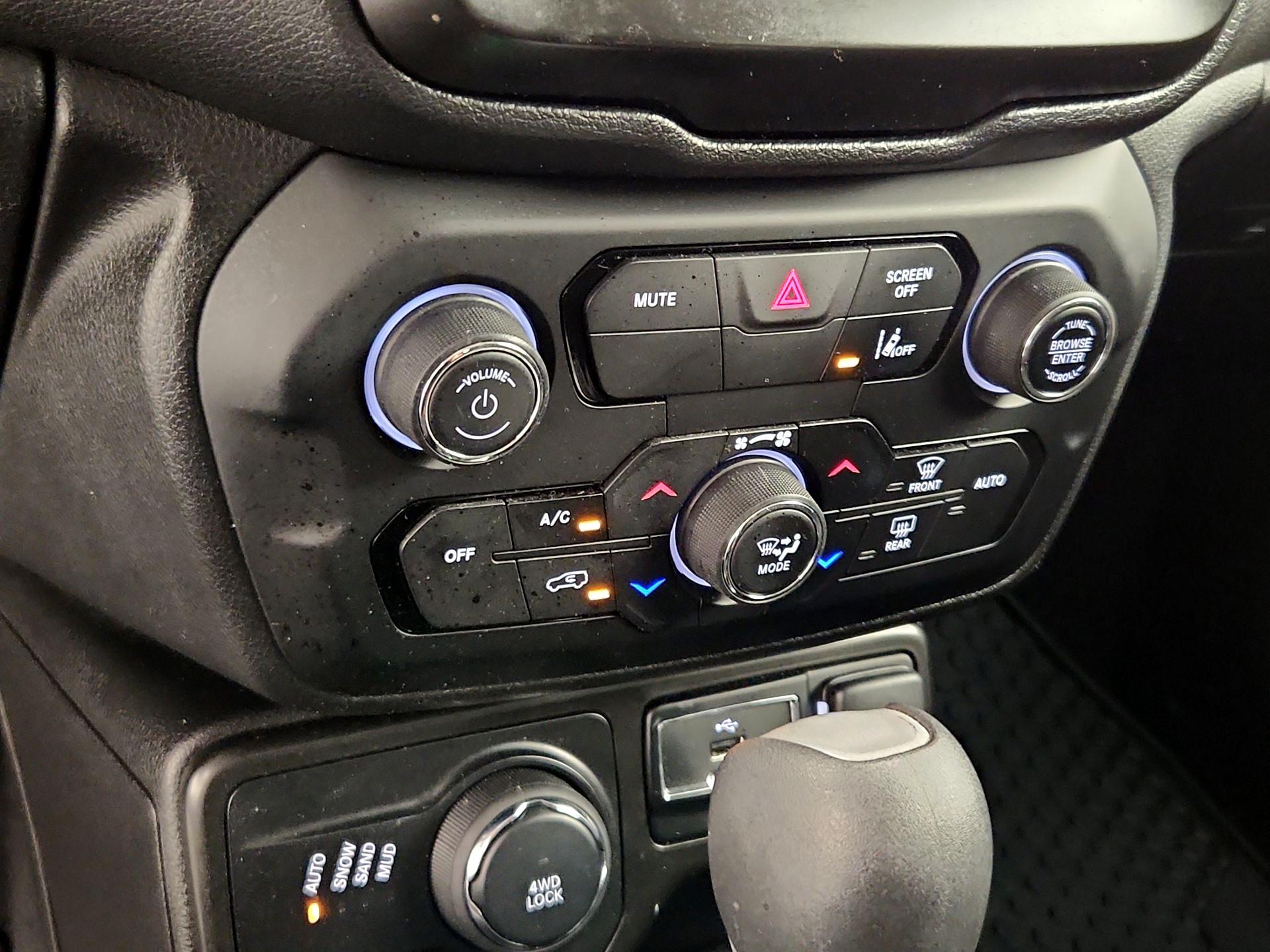 Thumbnail: 2021 Jeep Renegade - 16