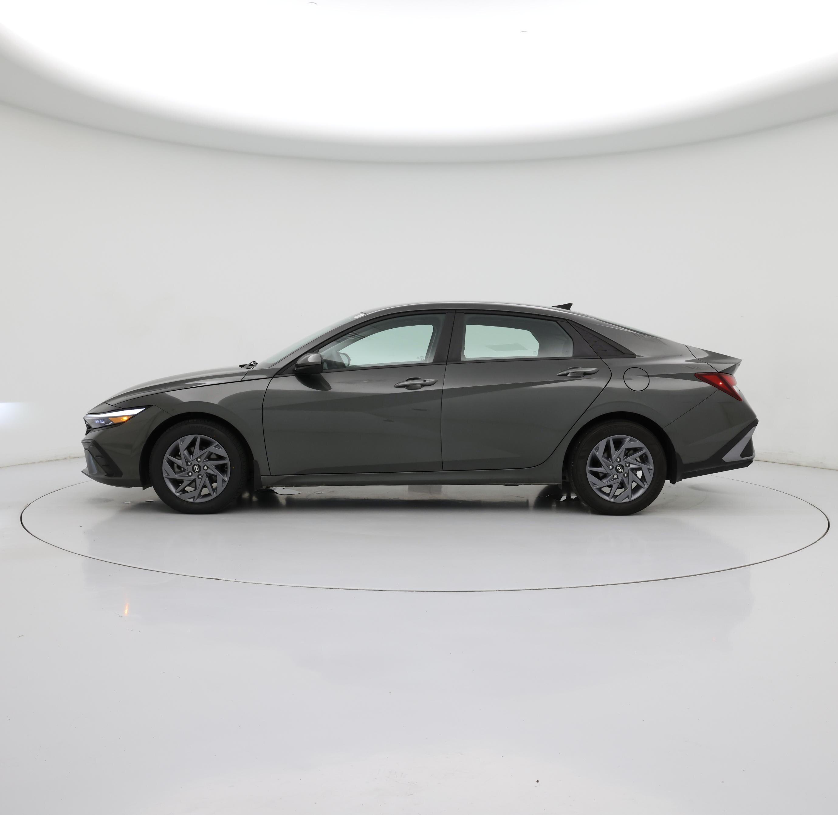 Thumbnail: 2024 Hyundai Elantra - 3