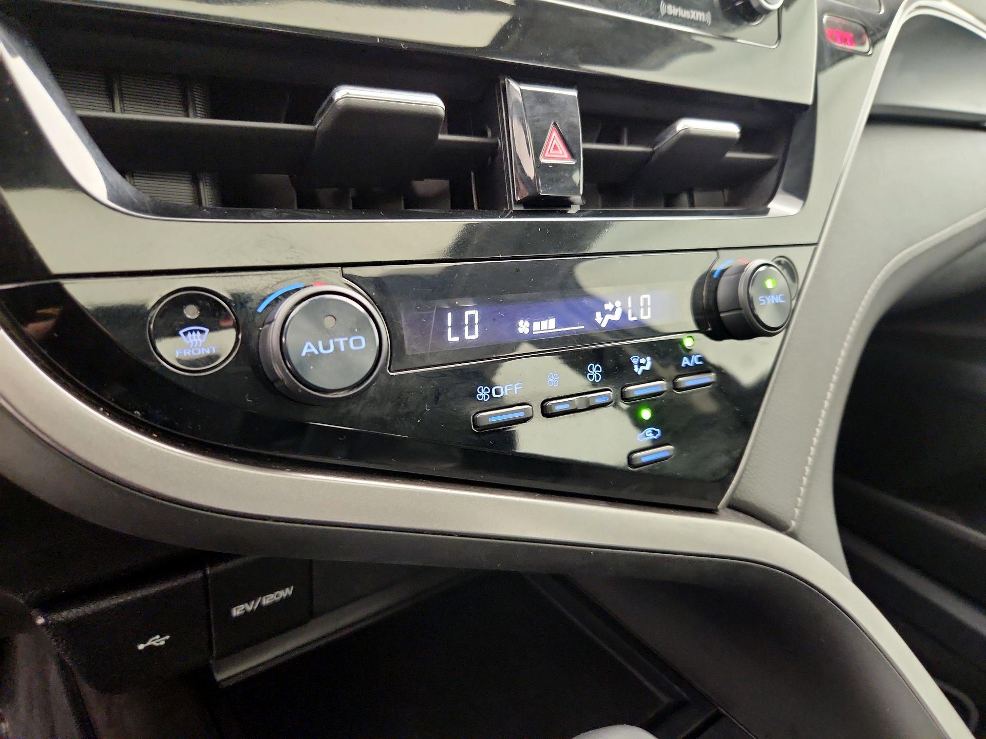 Thumbnail: 2022 Toyota Camry - 16