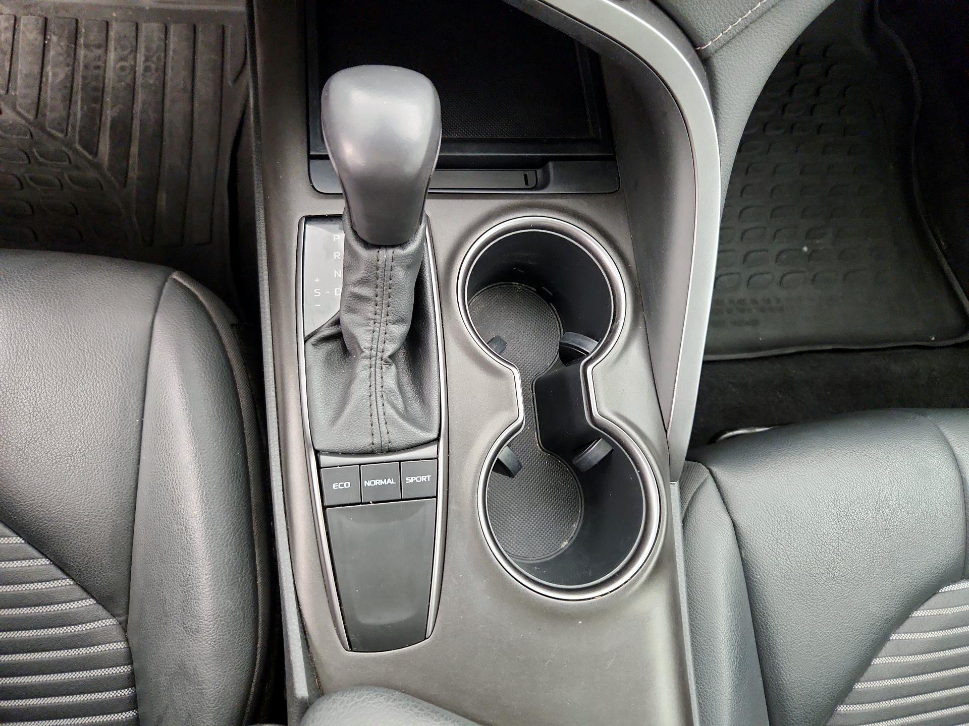 Thumbnail: 2022 Toyota Camry - 17