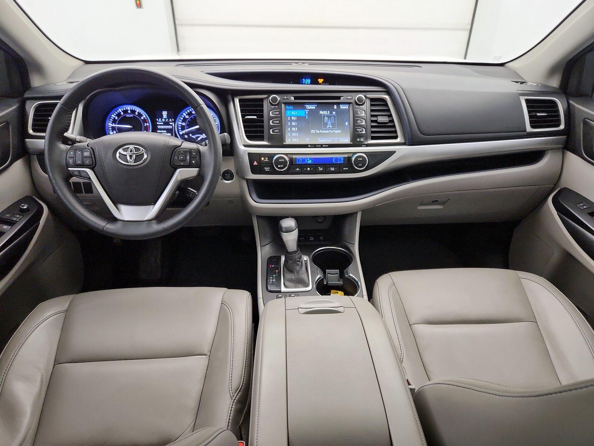 Thumbnail: 2016 Toyota Highlander - 9