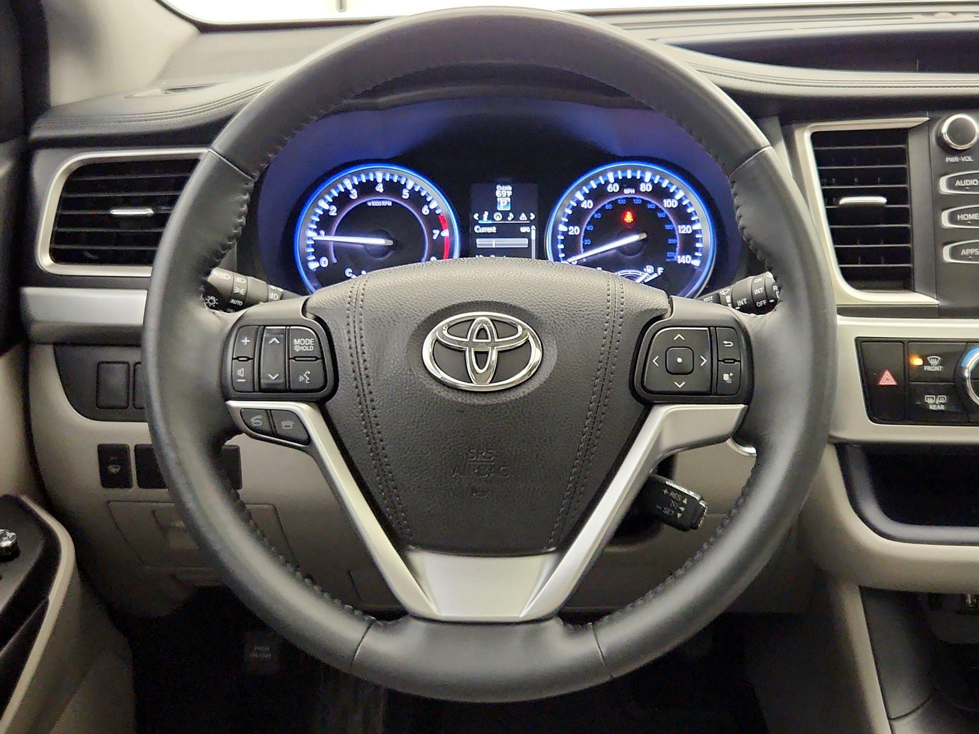 Thumbnail: 2016 Toyota Highlander - 10