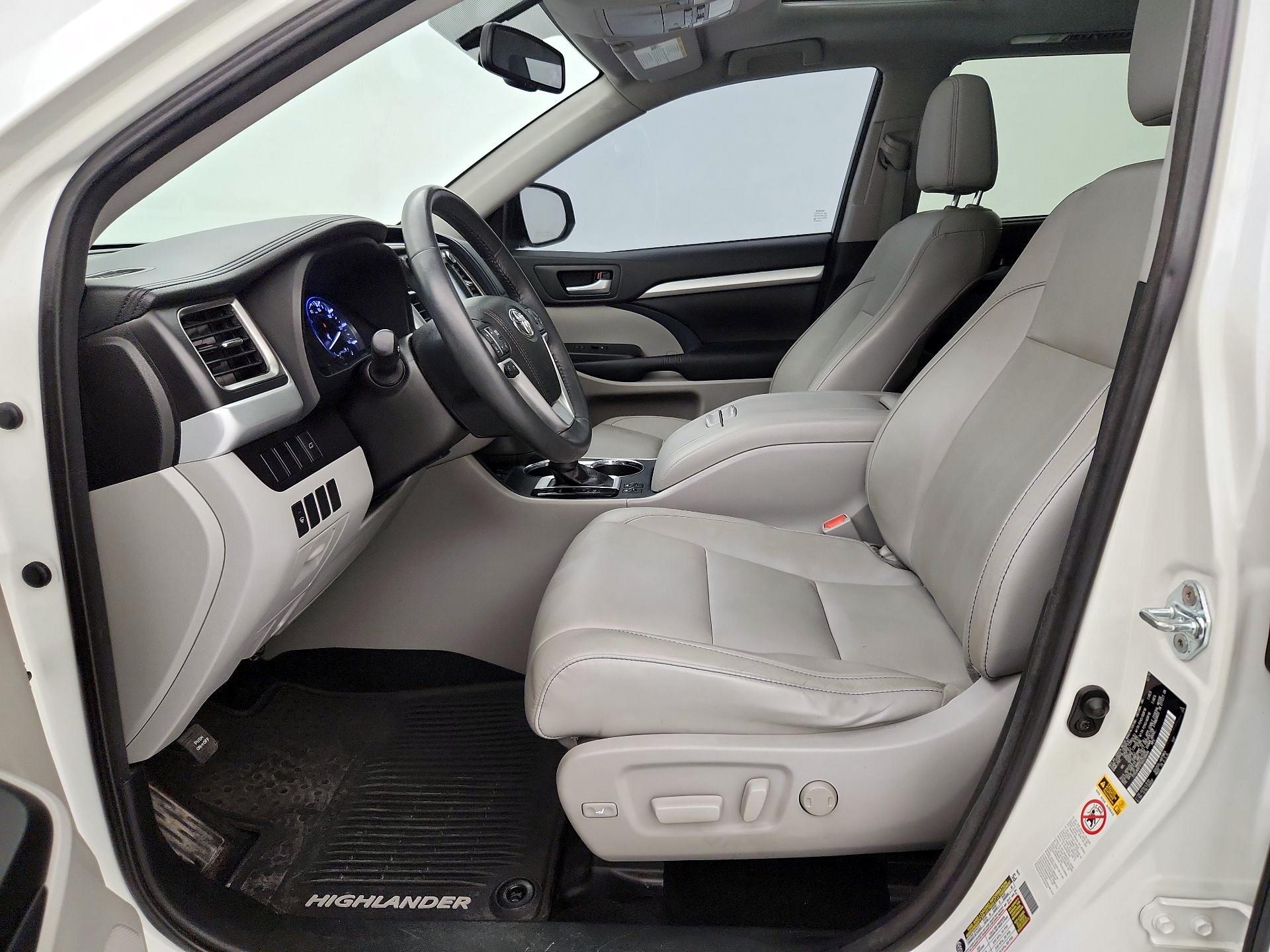 Thumbnail: 2016 Toyota Highlander - 11