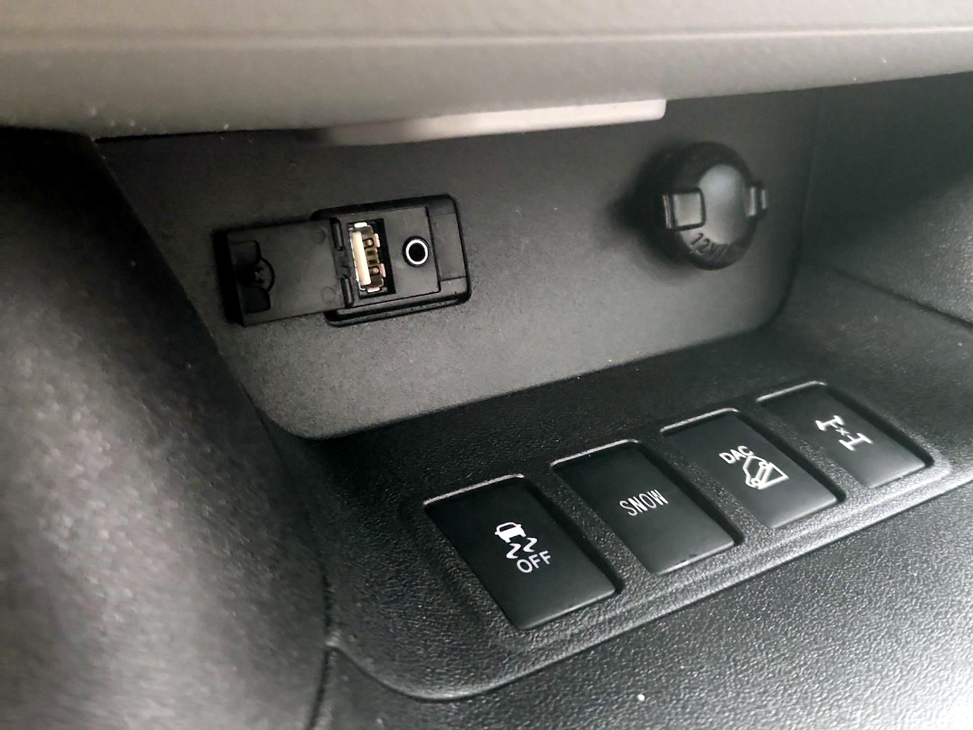 Thumbnail: 2016 Toyota Highlander - 18