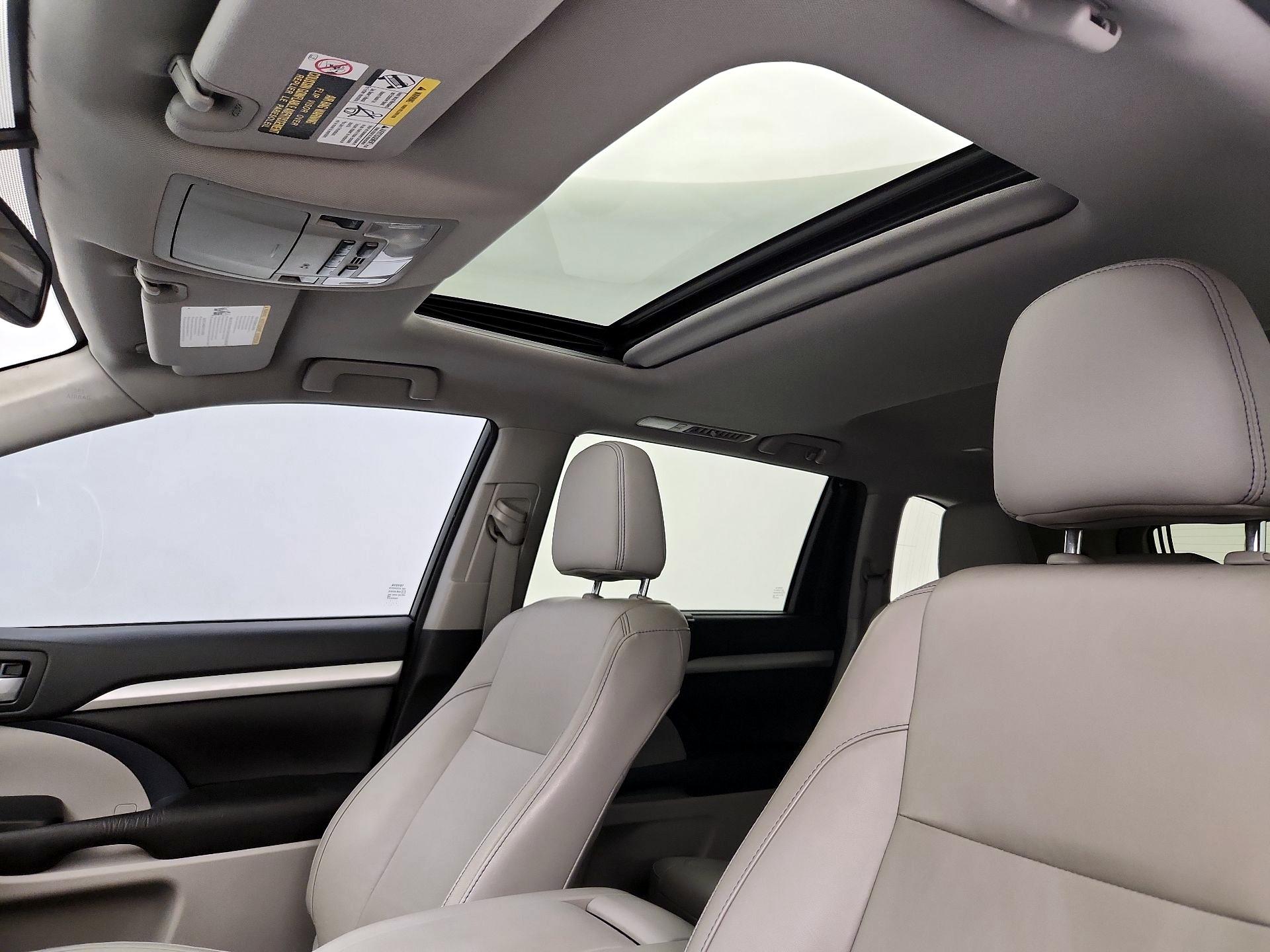 Thumbnail: 2016 Toyota Highlander - 19
