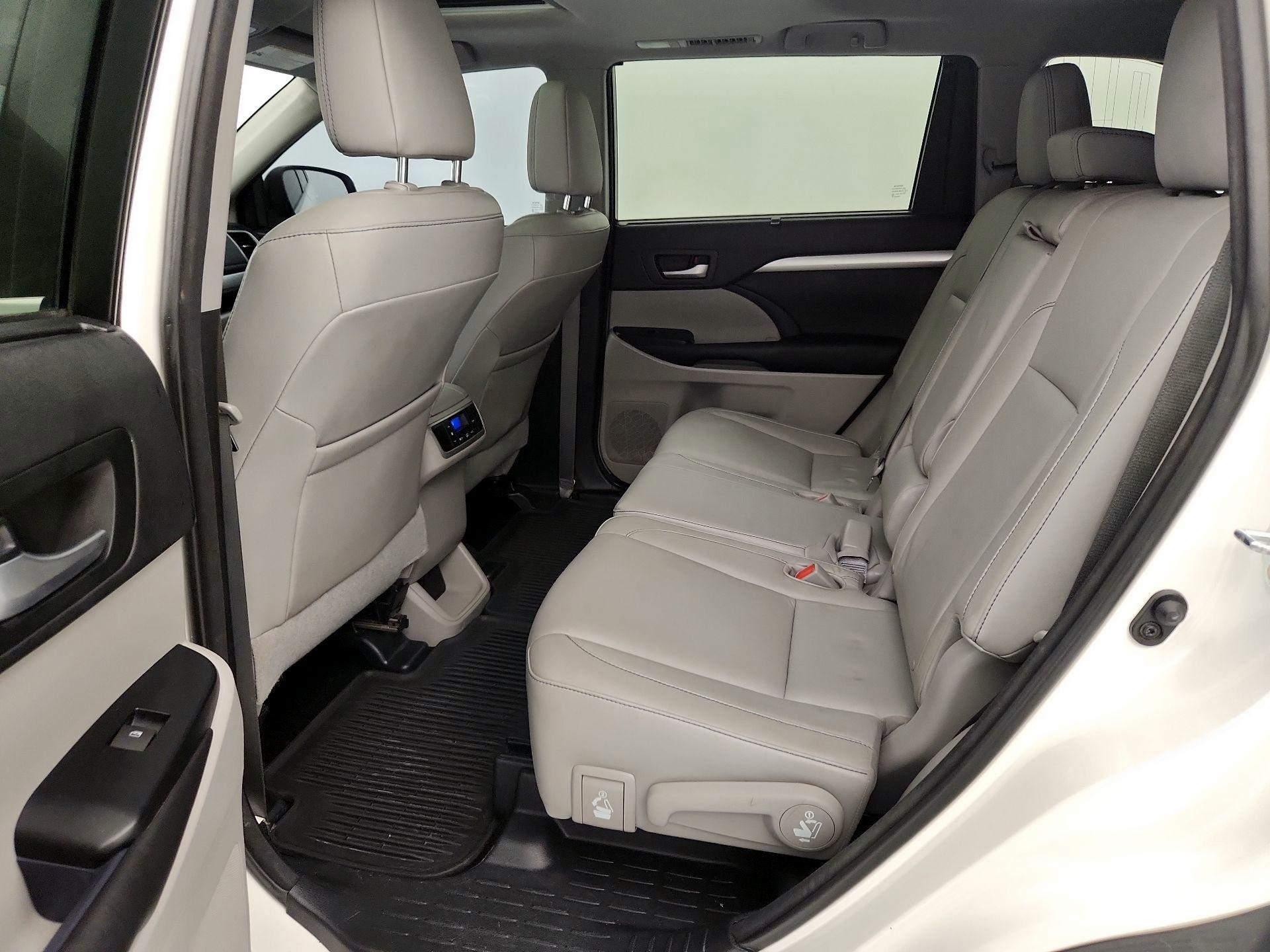 Thumbnail: 2016 Toyota Highlander - 20