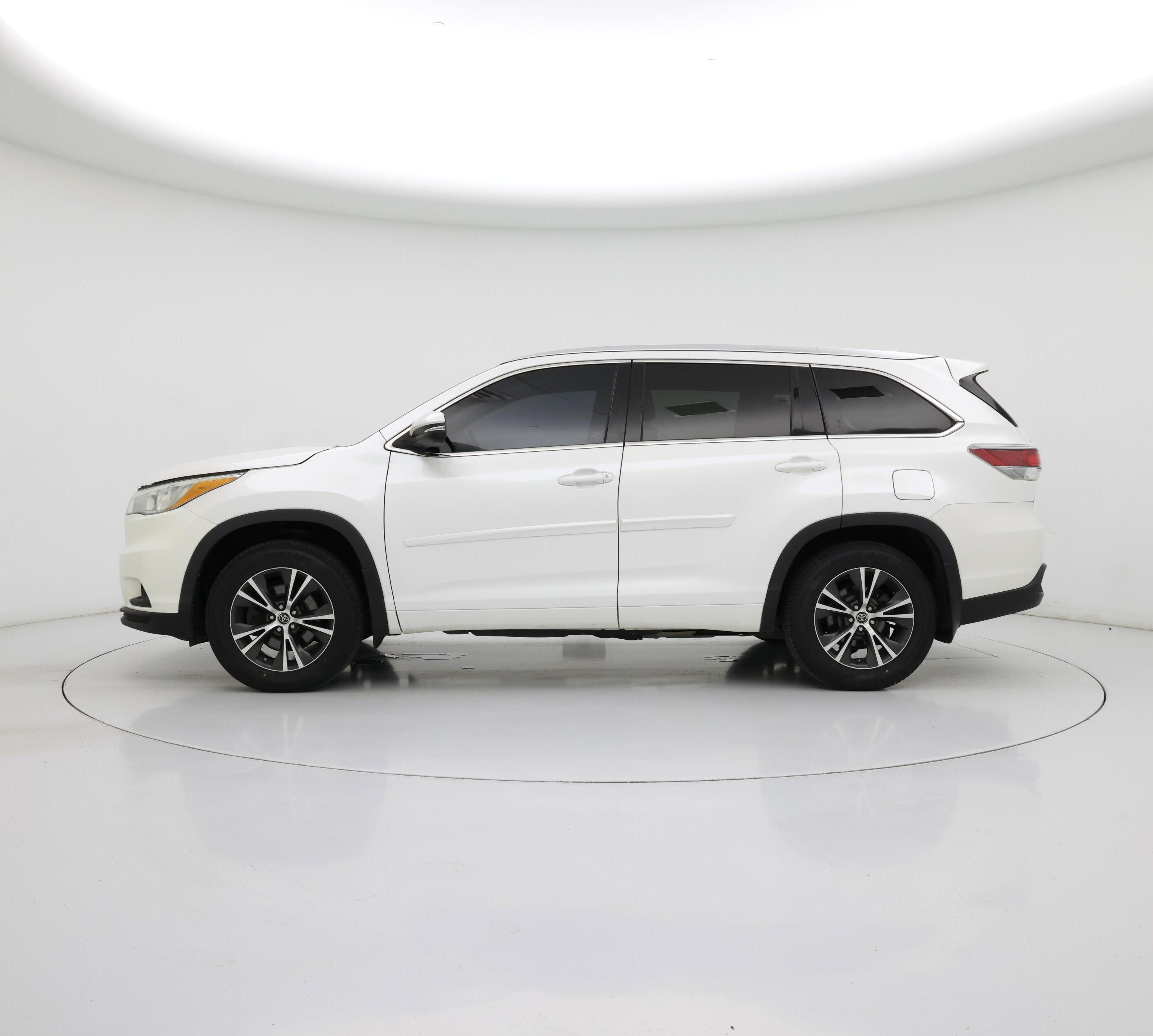 Thumbnail: 2016 Toyota Highlander - 3