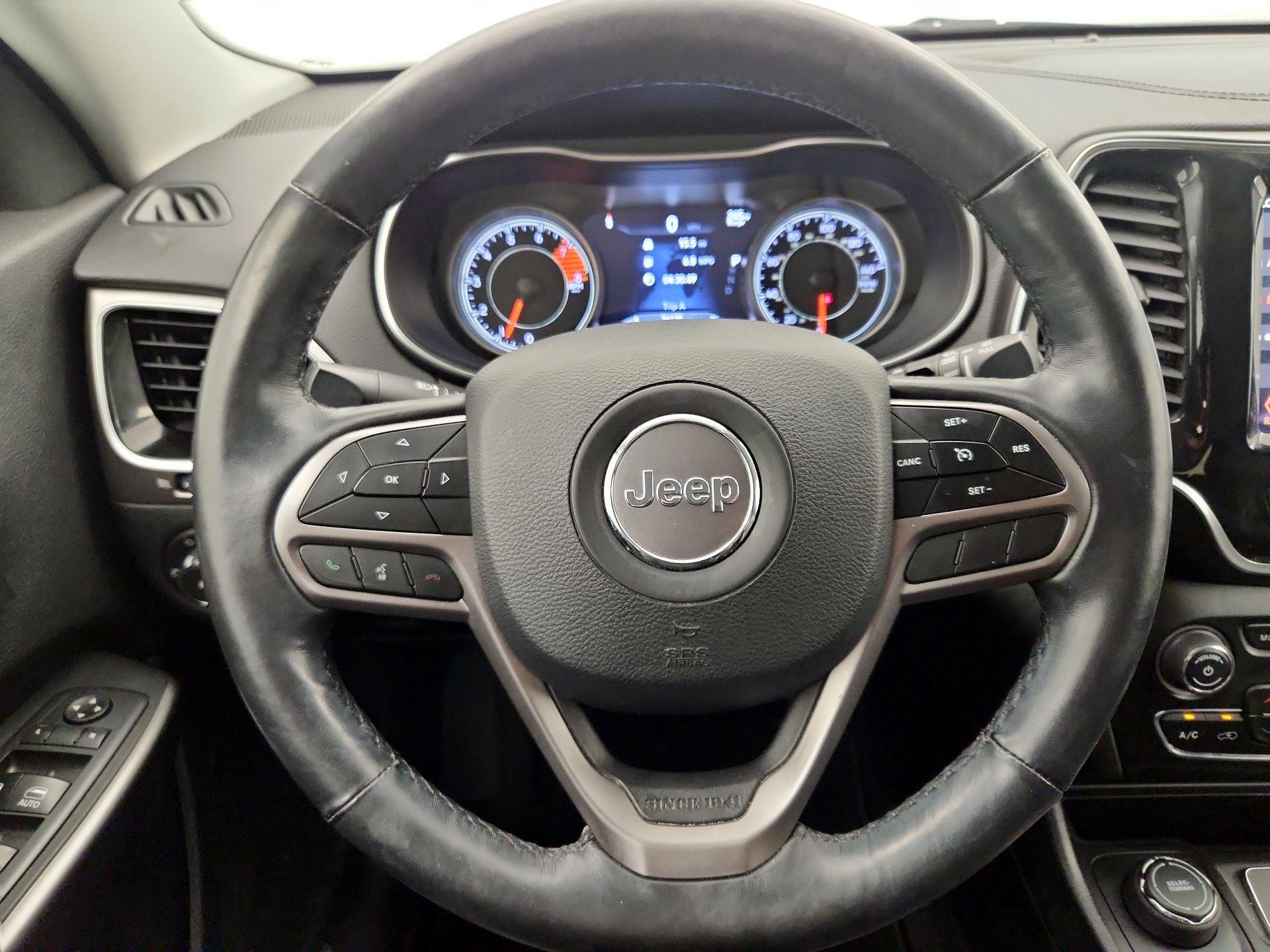 Thumbnail: 2019 Jeep Cherokee - 10