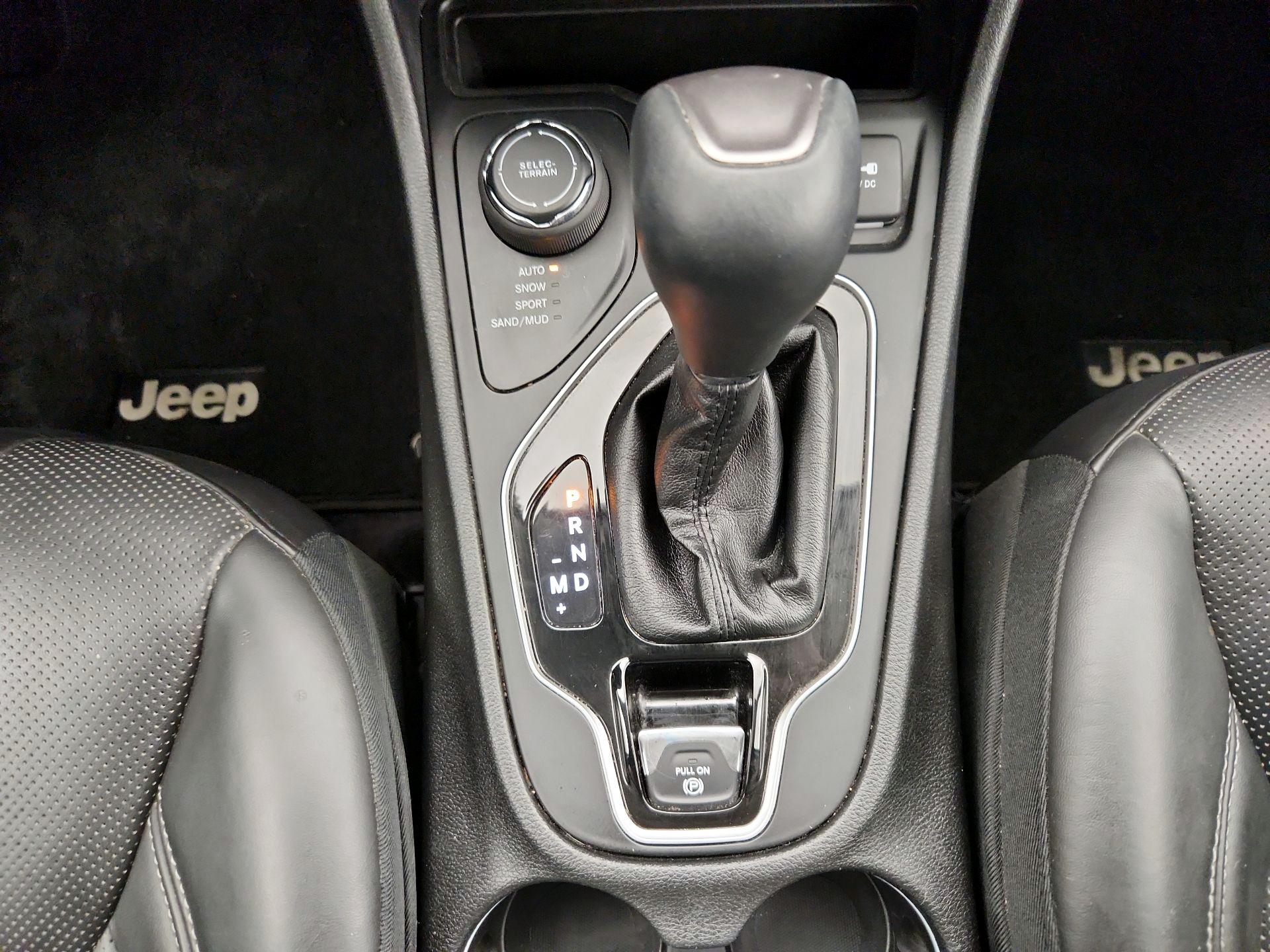 Thumbnail: 2019 Jeep Cherokee - 17