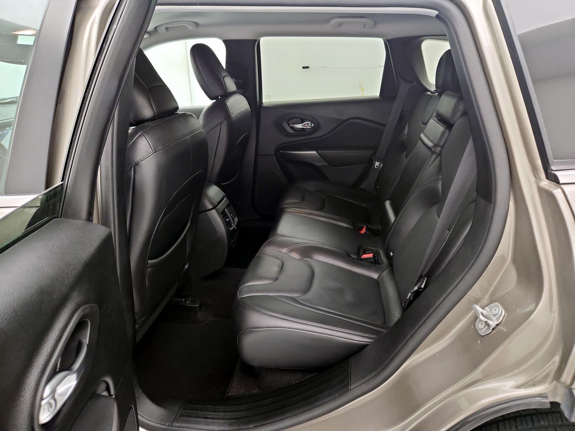 Thumbnail: 2019 Jeep Cherokee - 19