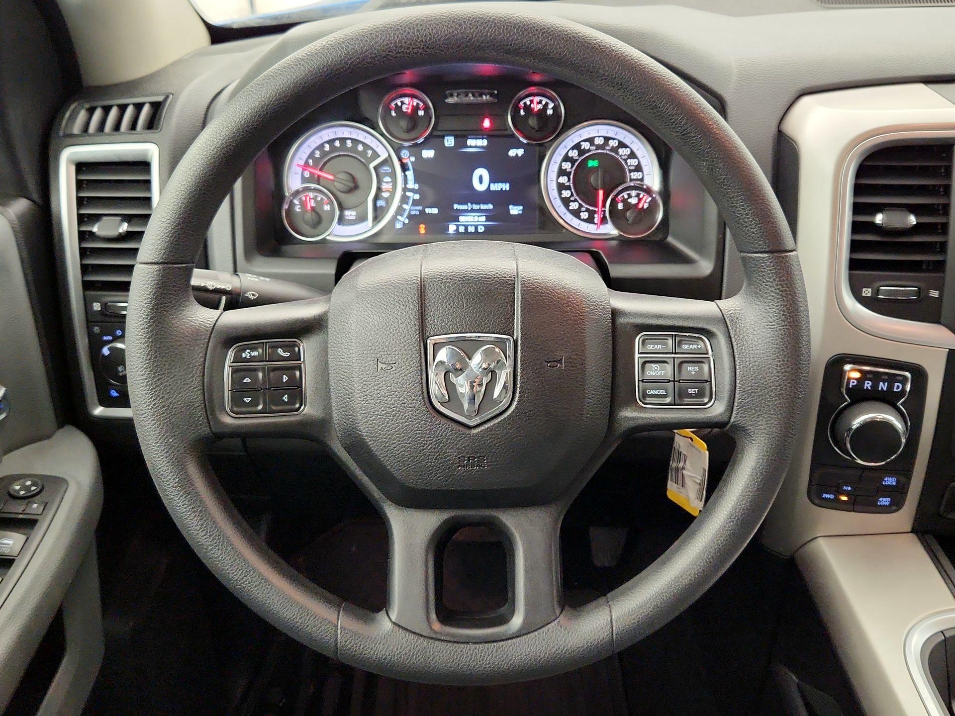 Thumbnail: 2020 RAM 1500 Classic - 10