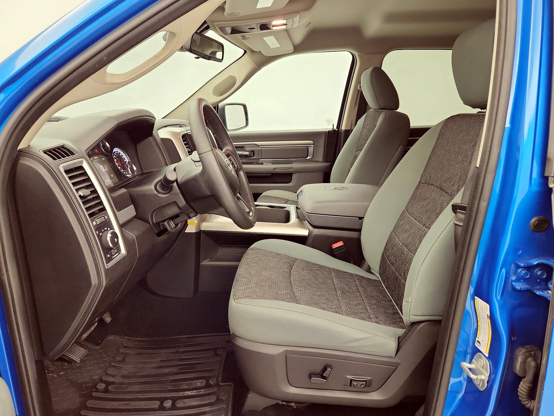 Thumbnail: 2020 RAM 1500 Classic - 11