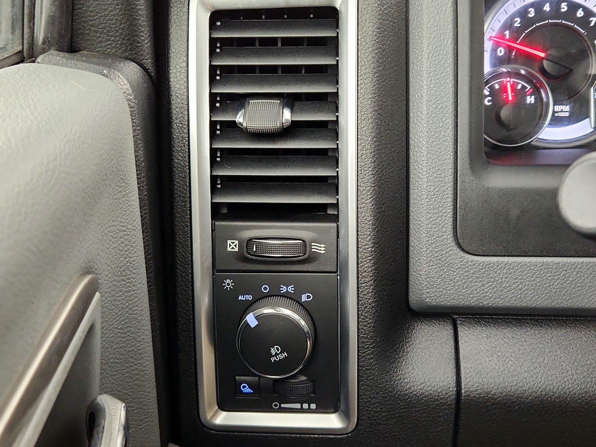 Thumbnail: 2020 RAM 1500 Classic - 13