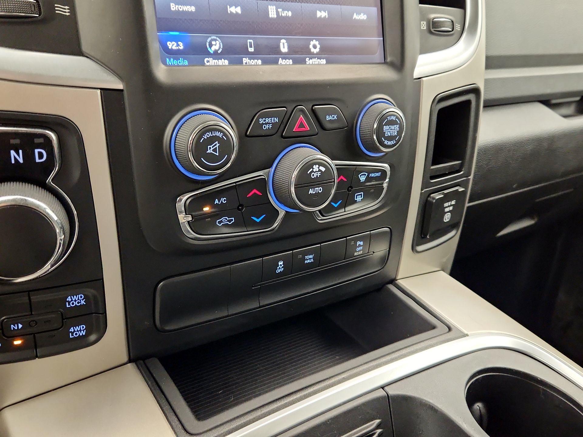 Thumbnail: 2020 RAM 1500 Classic - 16