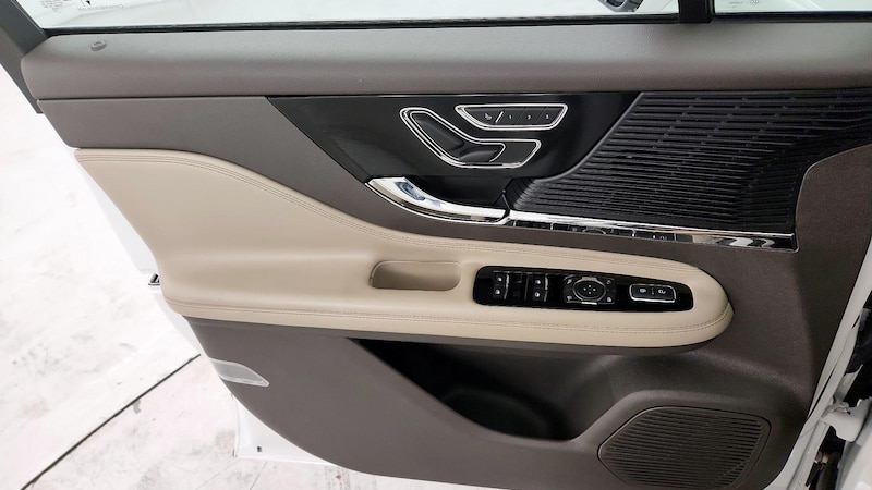2021 Lincoln Corsair Standard 12