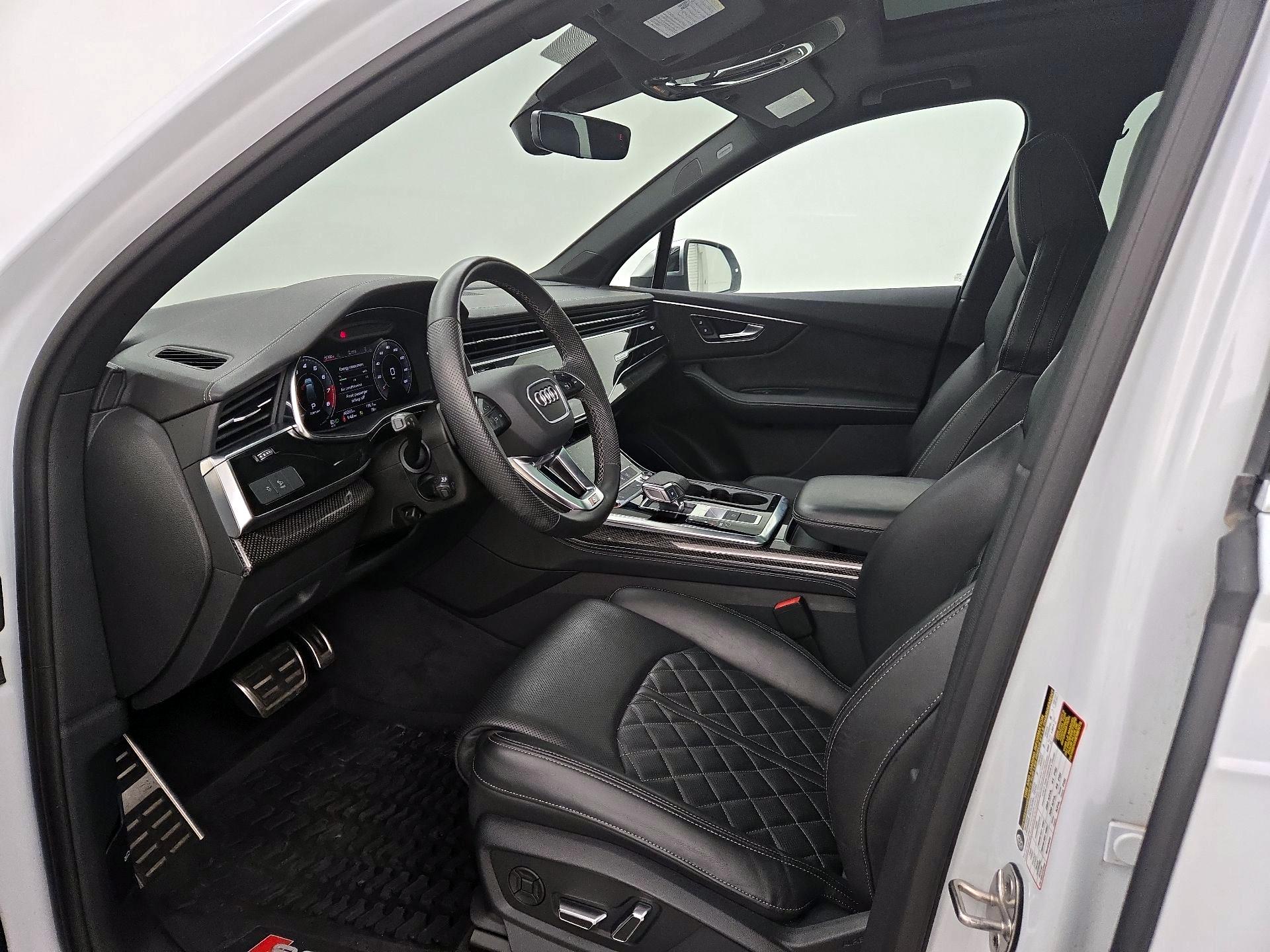 Thumbnail: 2022 Audi SQ7 - 11