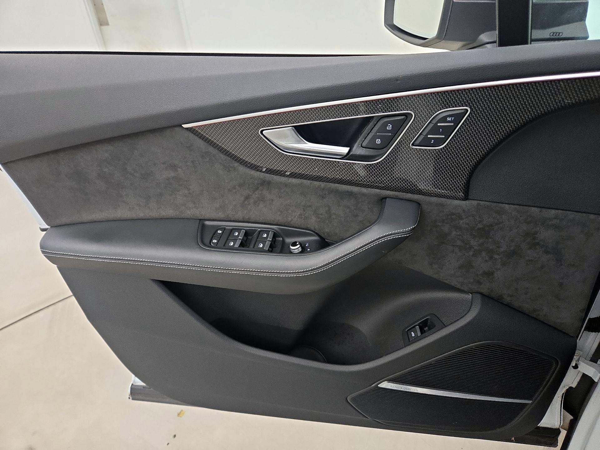 Thumbnail: 2022 Audi SQ7 - 12