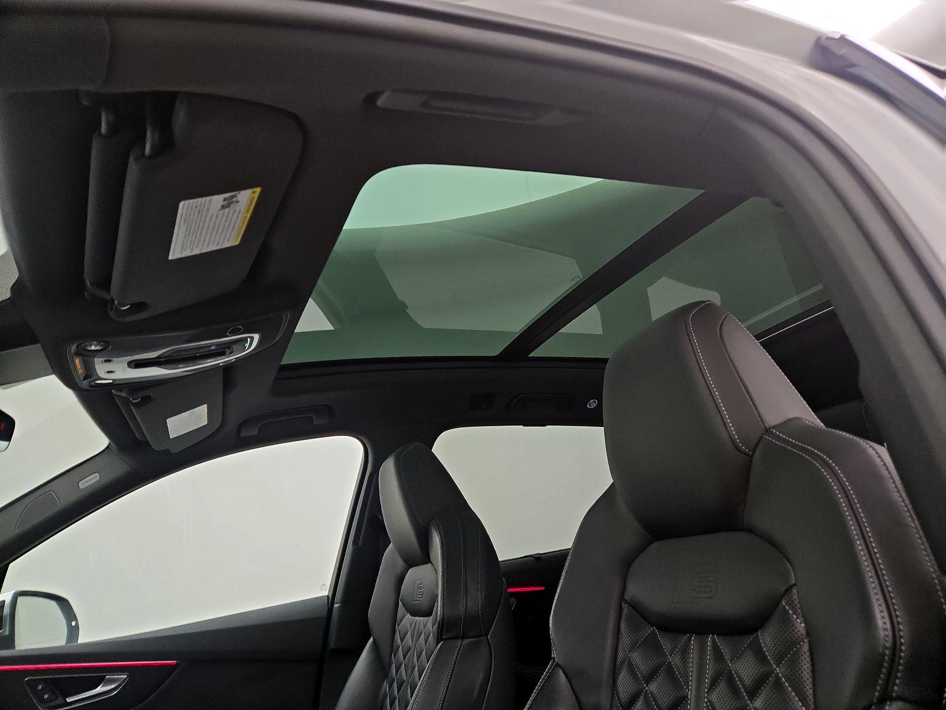 Thumbnail: 2022 Audi SQ7 - 20