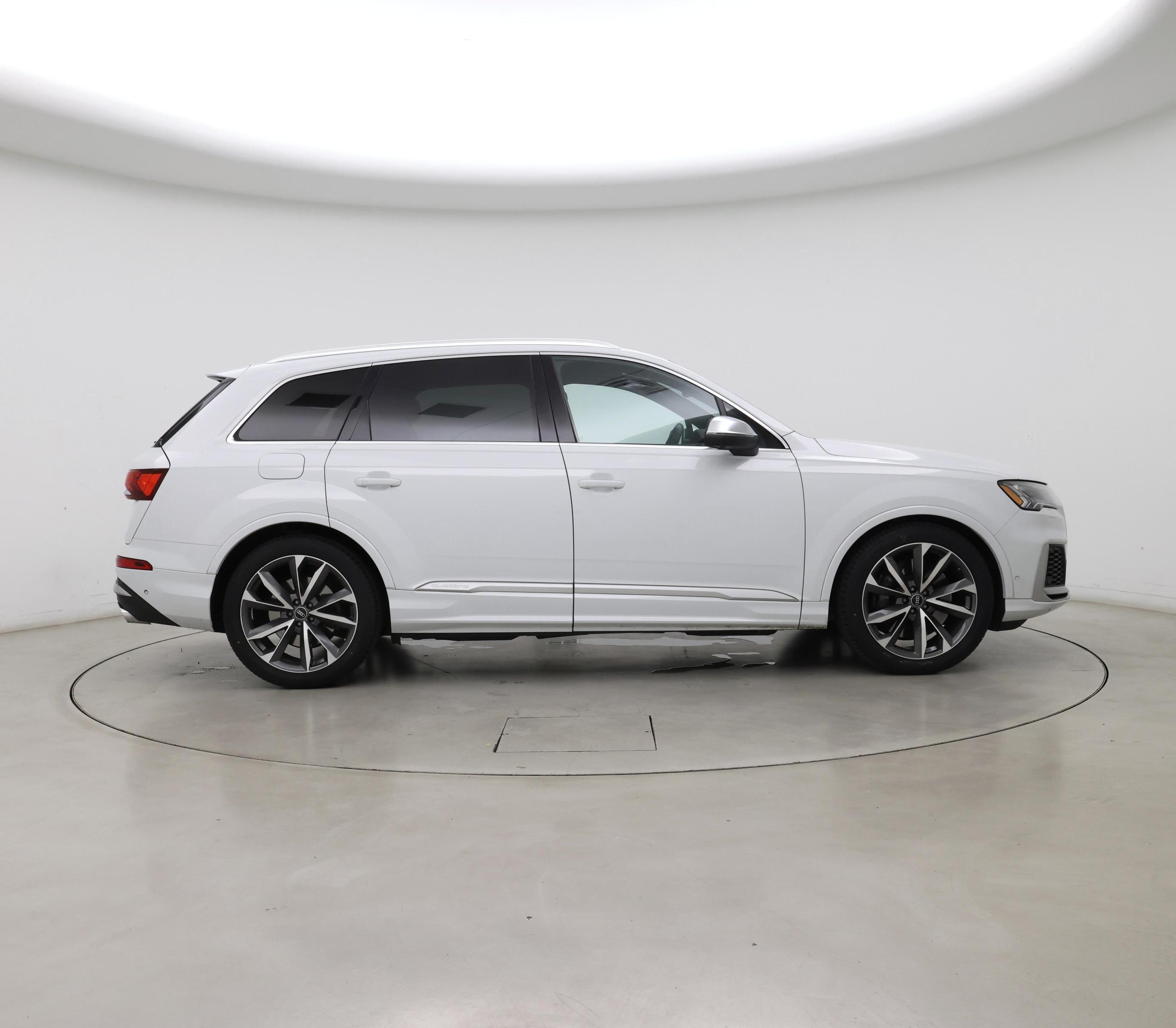 Thumbnail: 2022 Audi SQ7 - 7