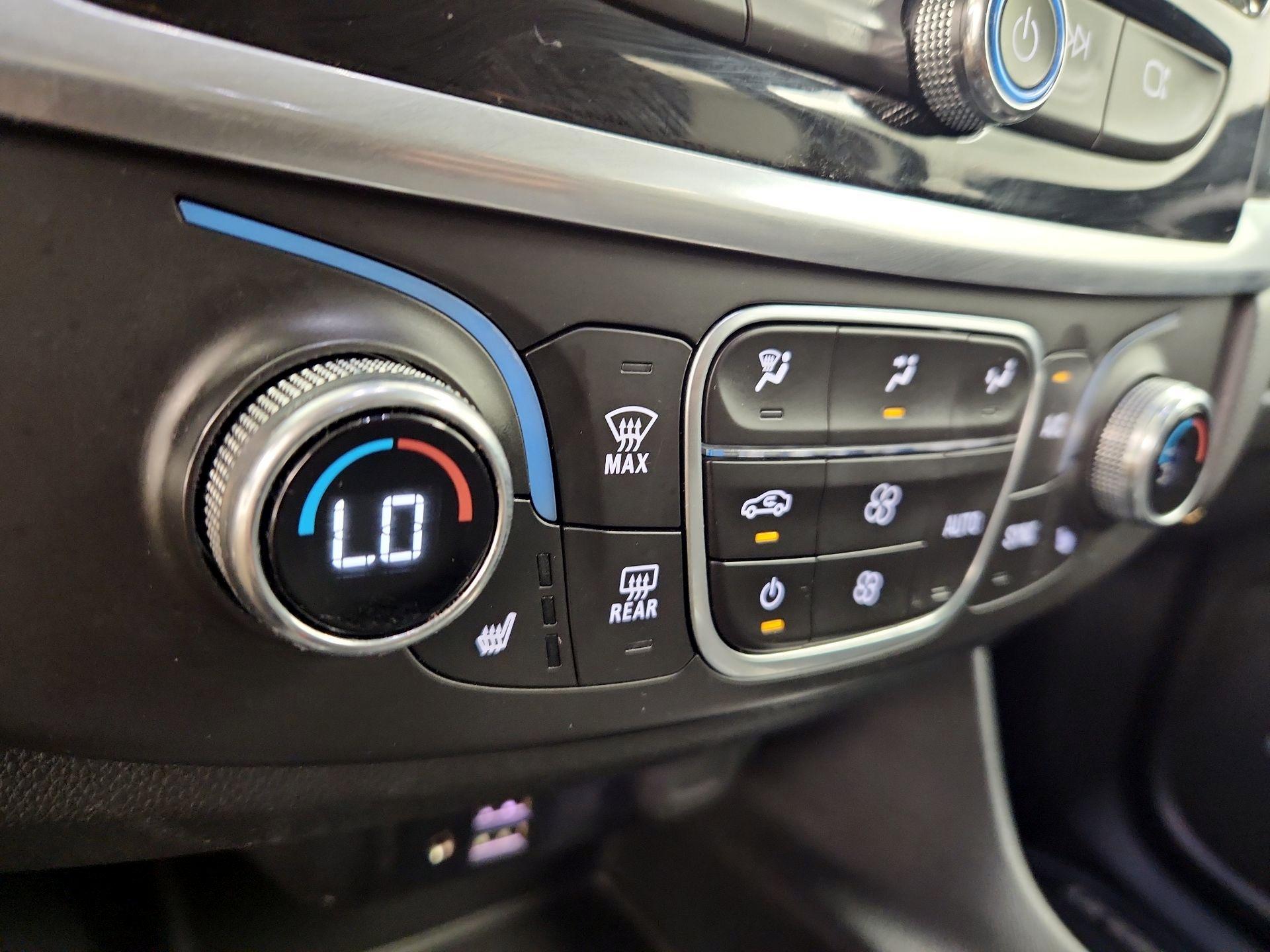 Thumbnail: 2020 Chevrolet Traverse - 17