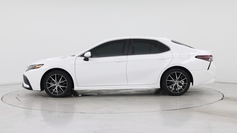 2024 Toyota Camry SE 3