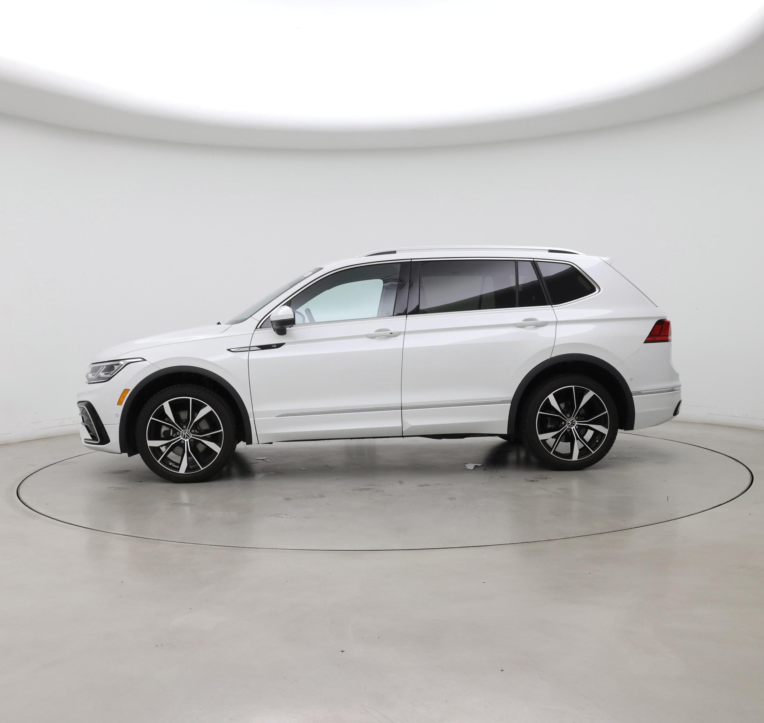 Thumbnail: 2024 Volkswagen Tiguan - 3