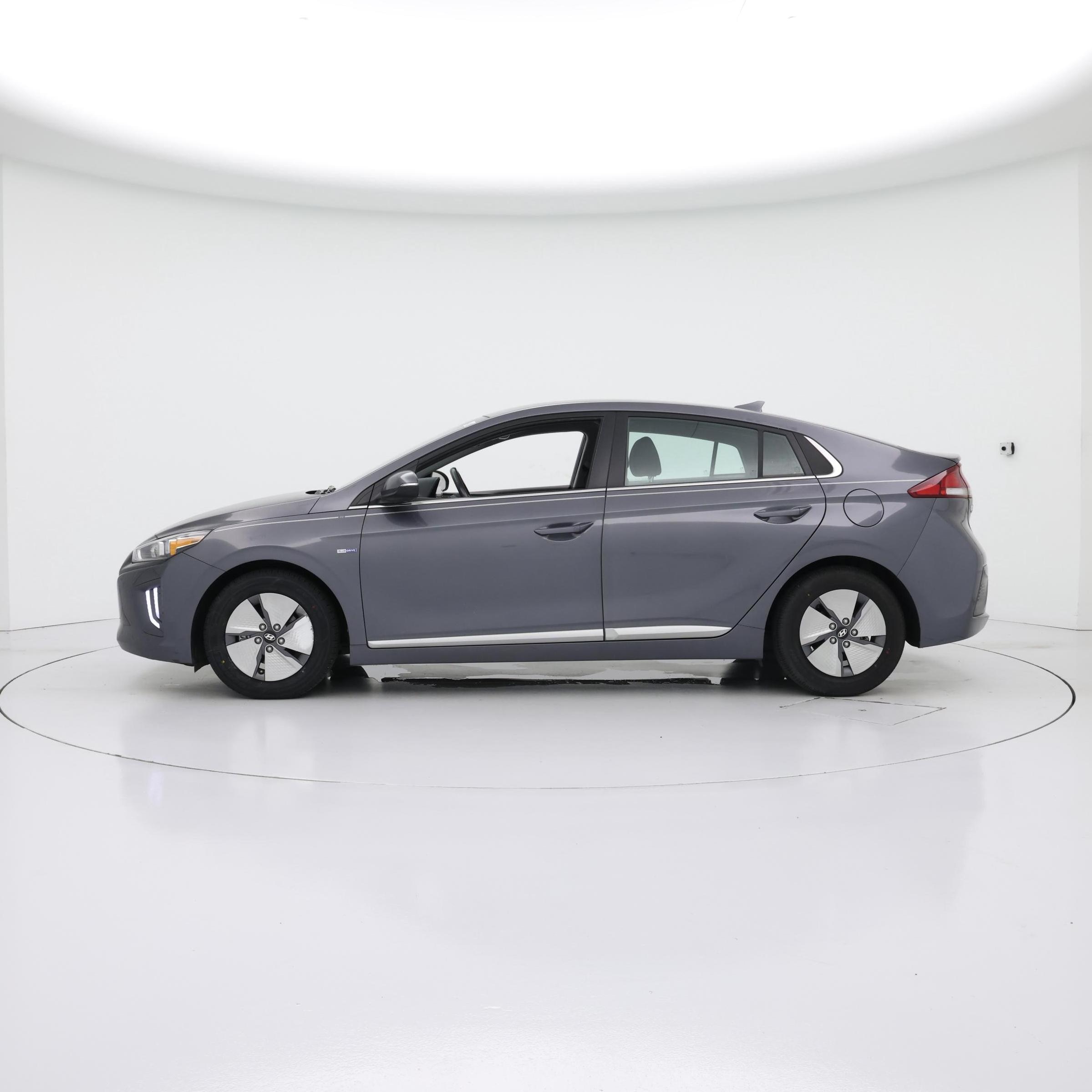 Thumbnail: 2020 Hyundai Ioniq - 3