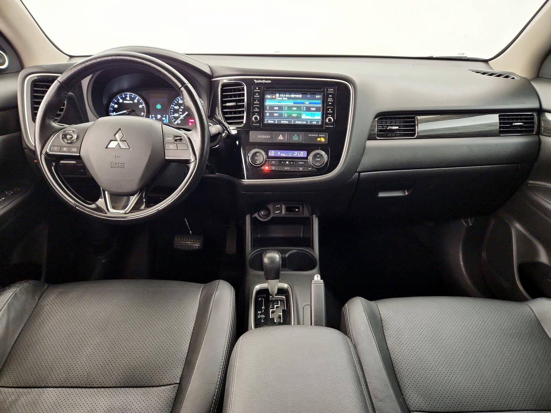 Thumbnail: 2016 Mitsubishi Outlander - 9