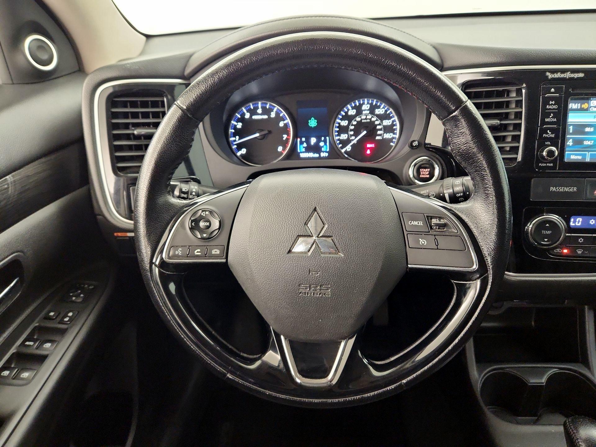 Thumbnail: 2016 Mitsubishi Outlander - 10