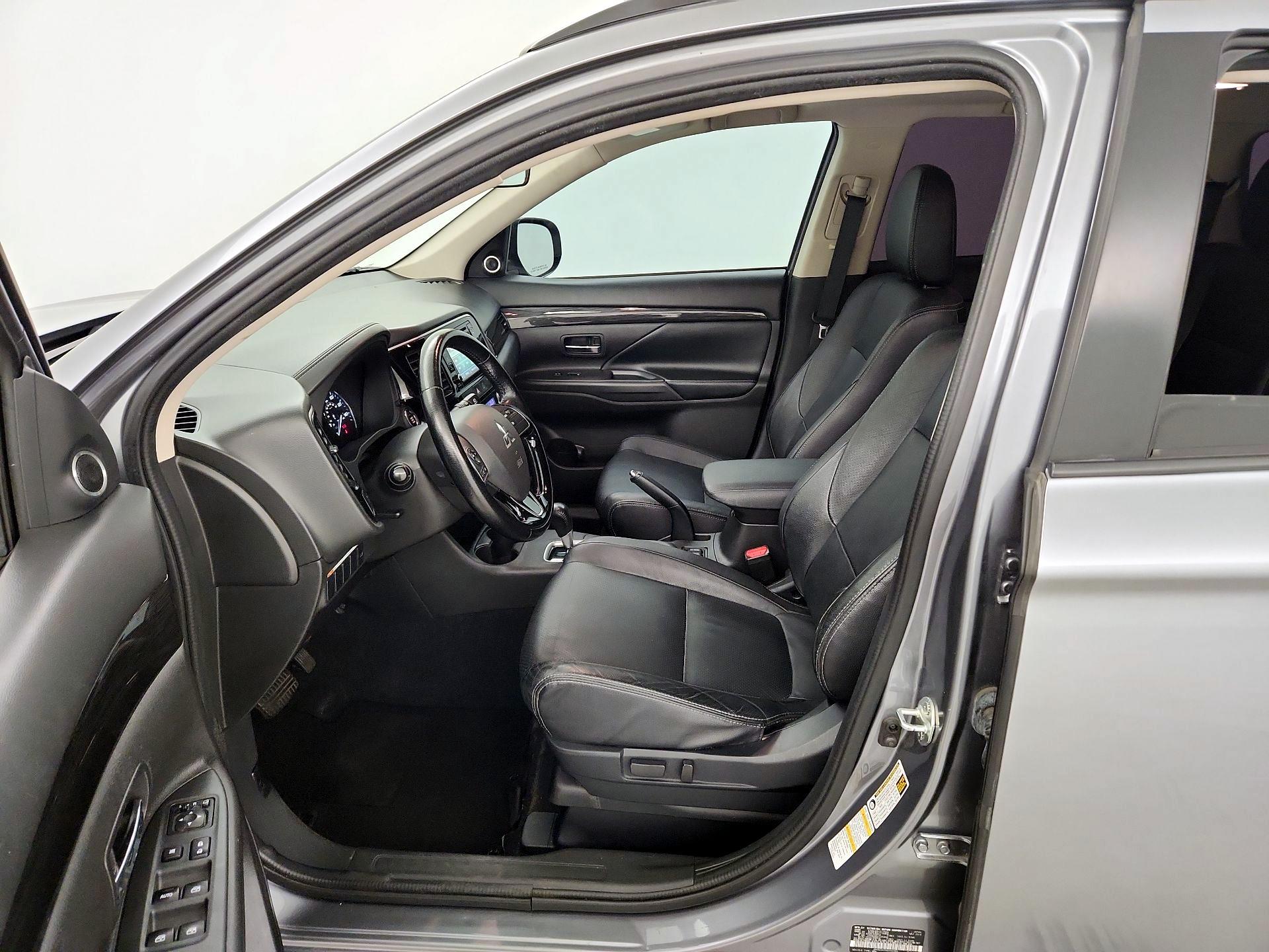 Thumbnail: 2016 Mitsubishi Outlander - 11