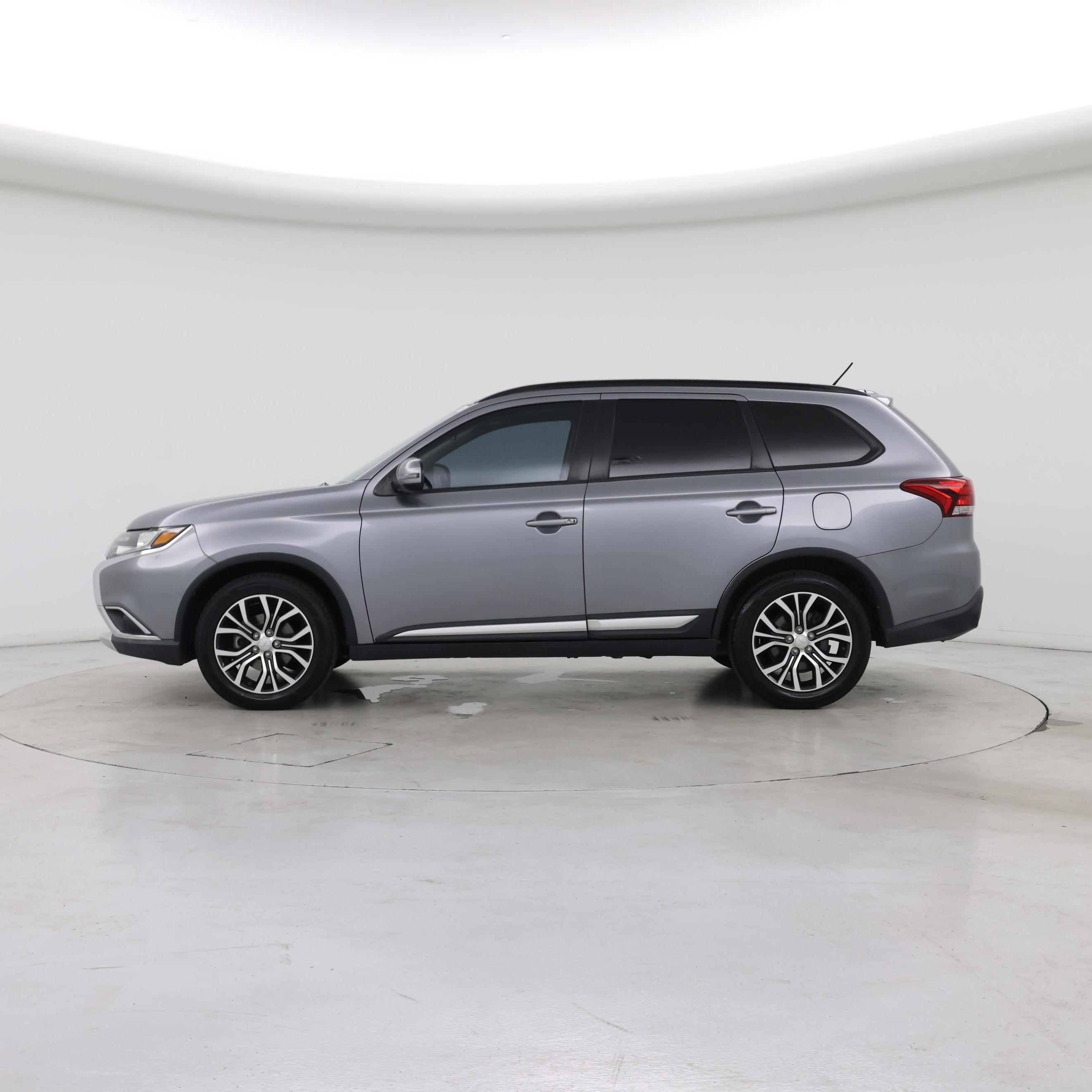 Thumbnail: 2016 Mitsubishi Outlander - 3
