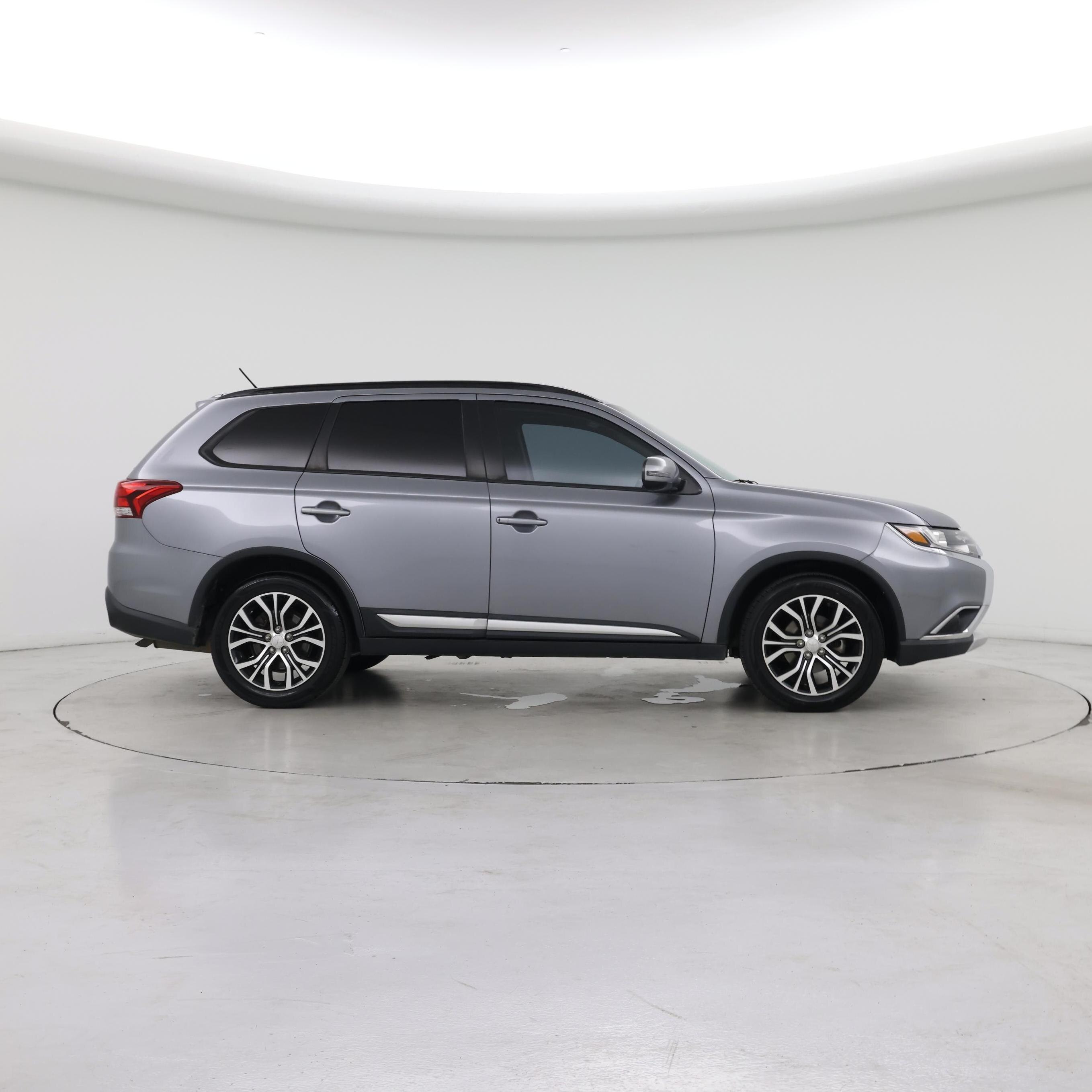 Thumbnail: 2016 Mitsubishi Outlander - 7